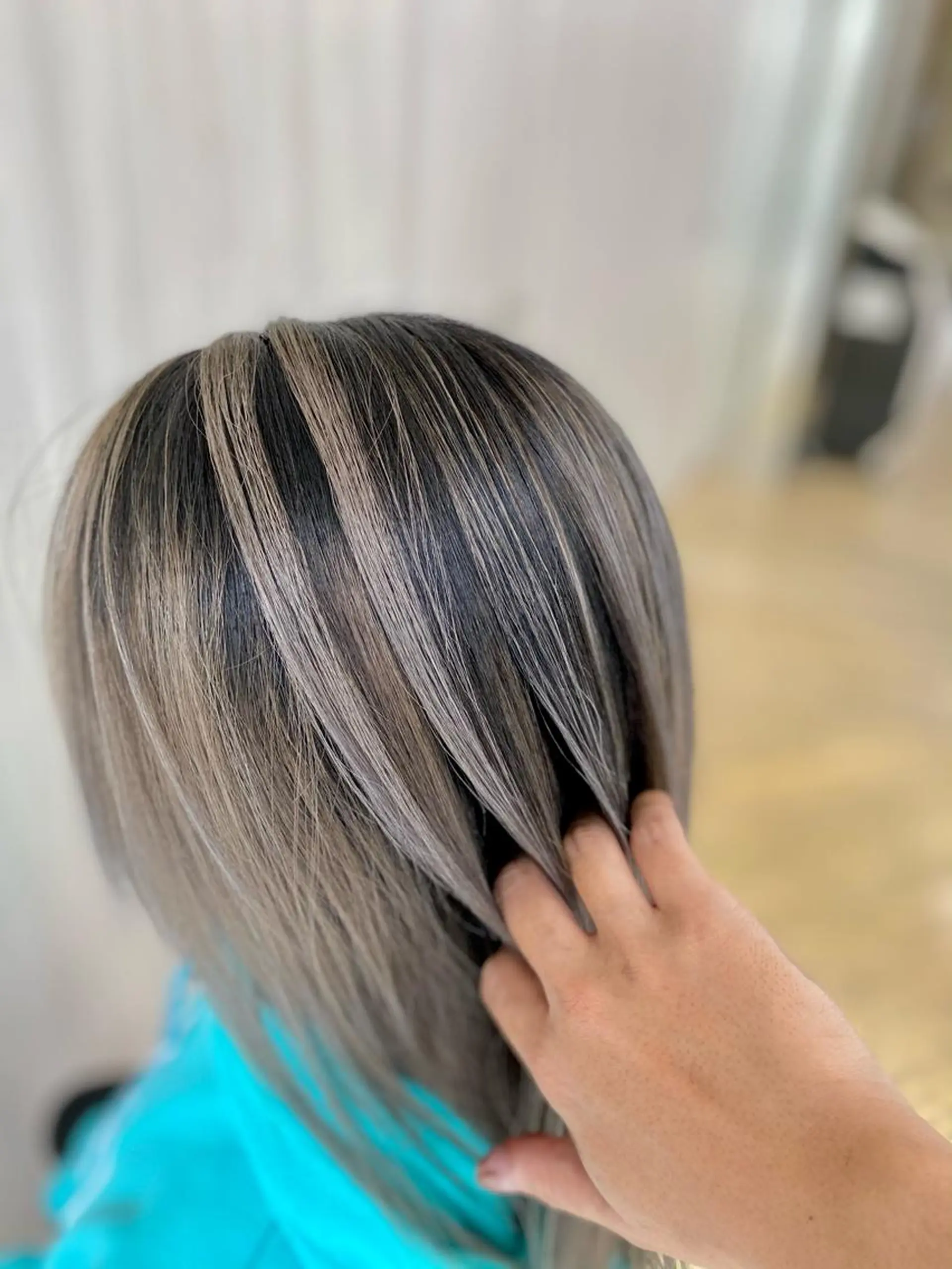 ミディアム カラー バレイヤージュ レイヤーカット カット トリートメント 松井 敬太郎のヘアスタイル