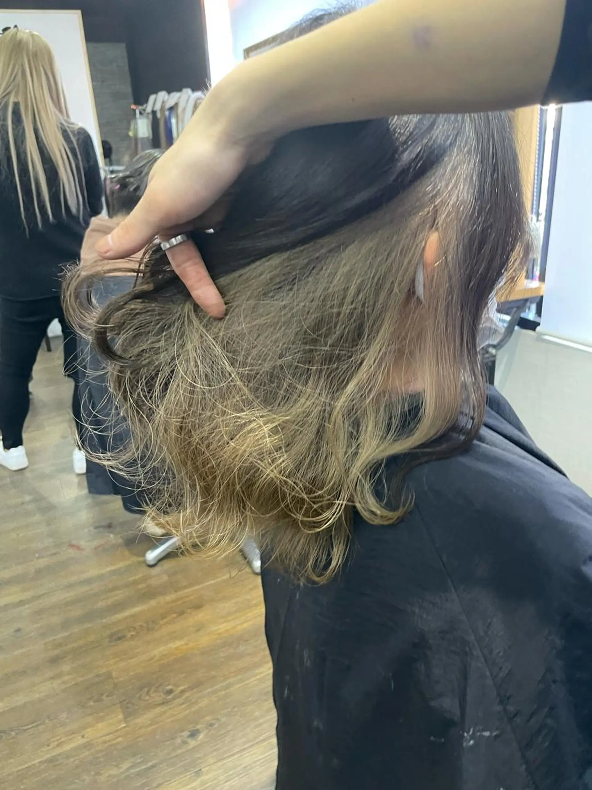 ミディアム カラー ヒカ/外国人風 デザインカラーのヘアスタイル