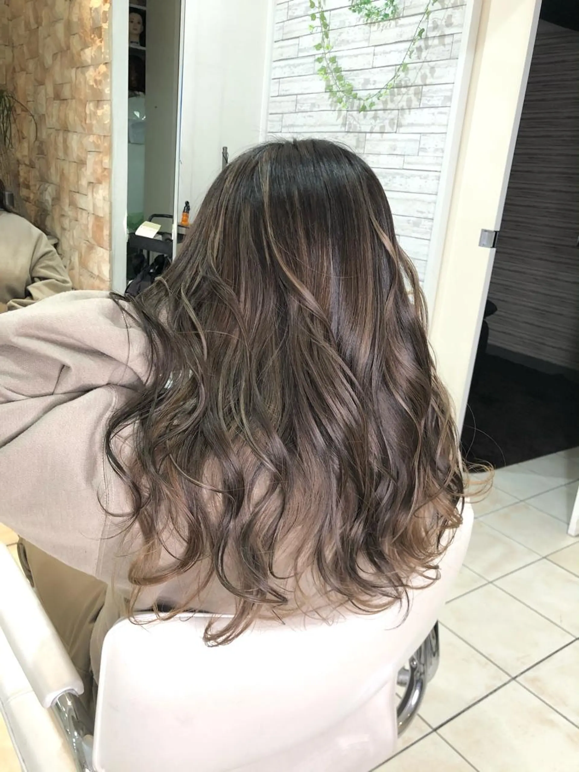 セミロング カラー 艶髪職人 山本隼正のヘアスタイル