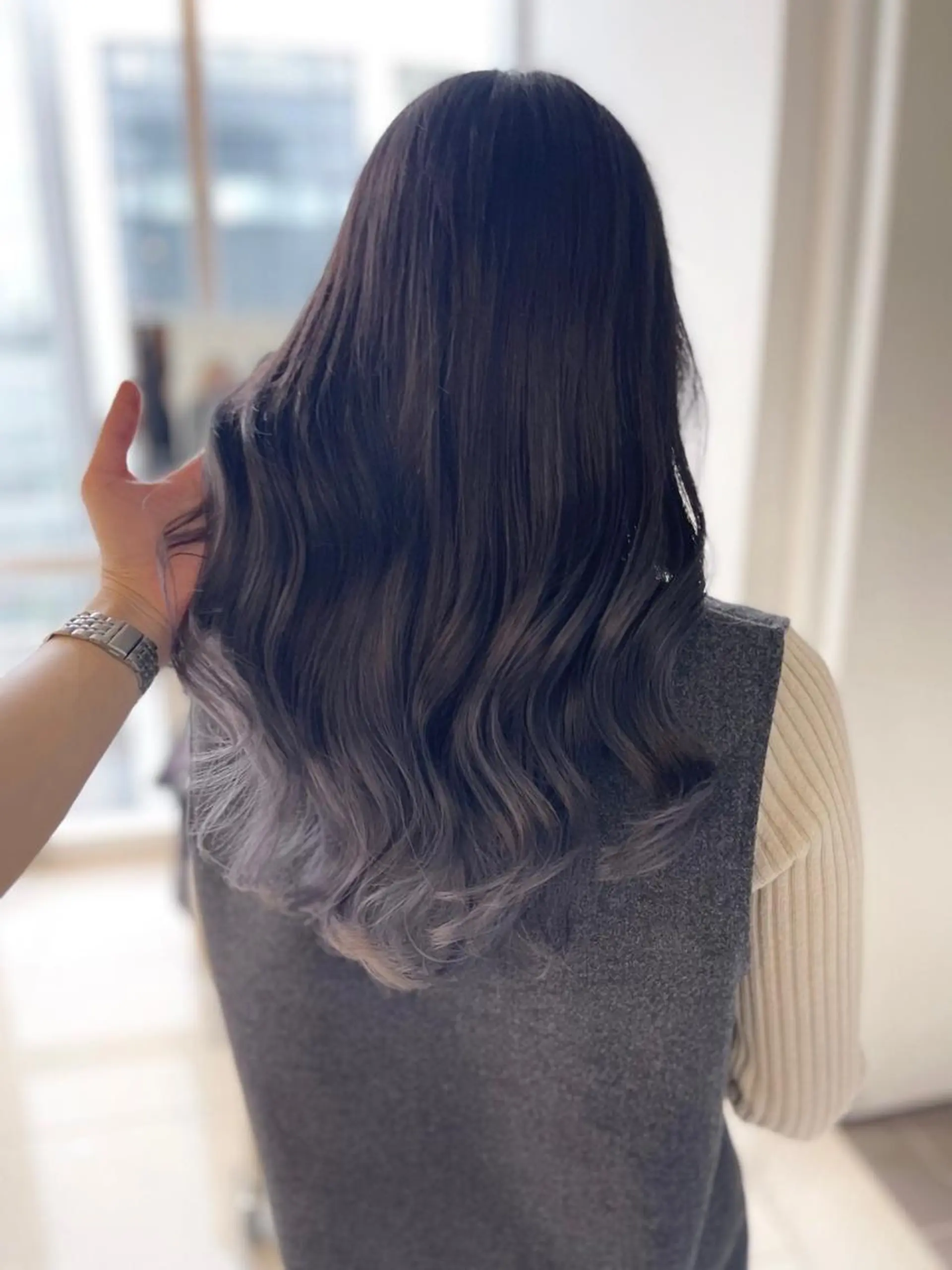 セミロング アッシュ アッシュブラック 公式 Ease by amble luxeのヘアスタイル