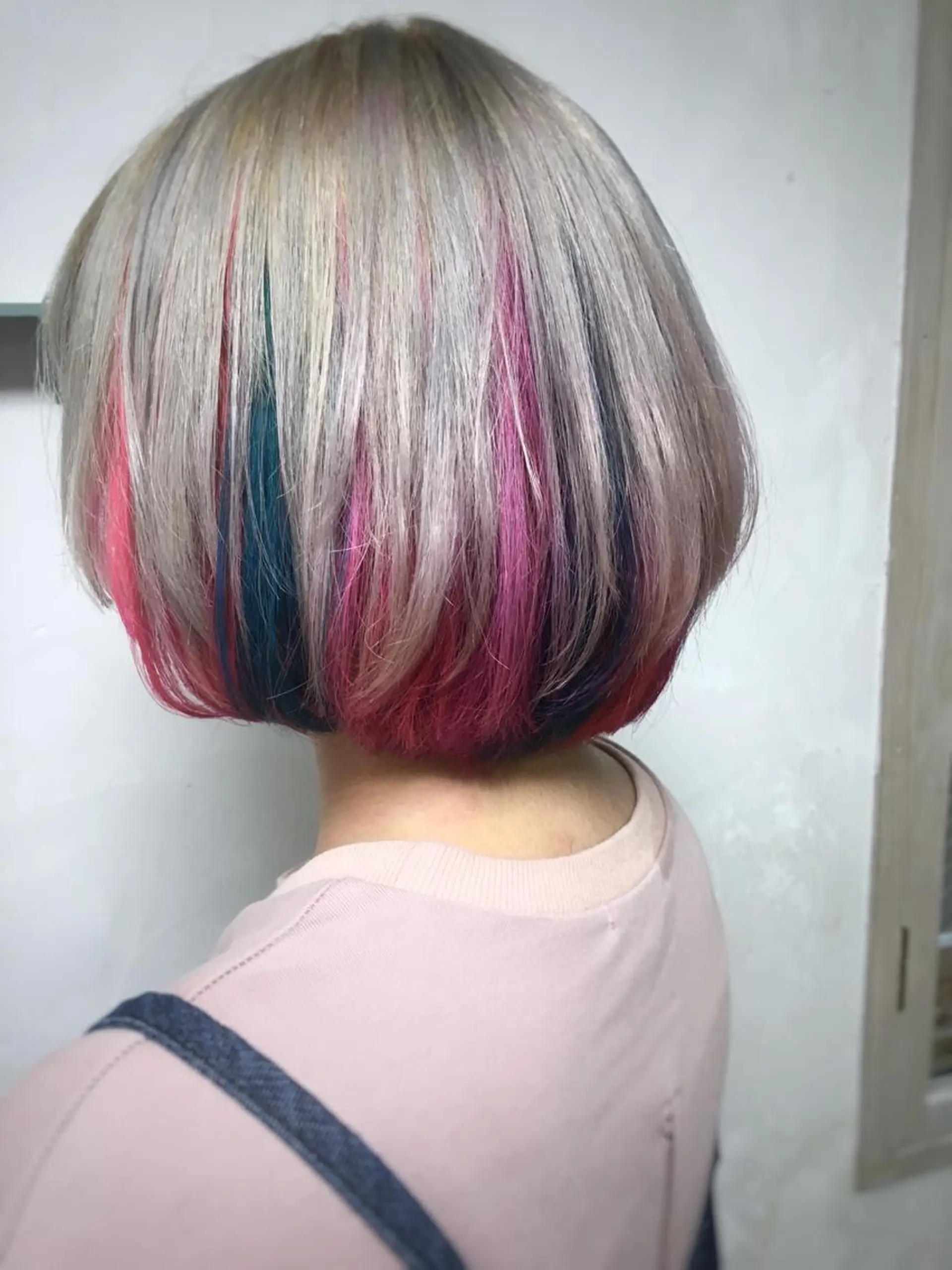 ショート カラー パーマ ヘアアレンジ インナーカラー 推し活専用 【派手髪】飯野ゆかりのヘアスタイル