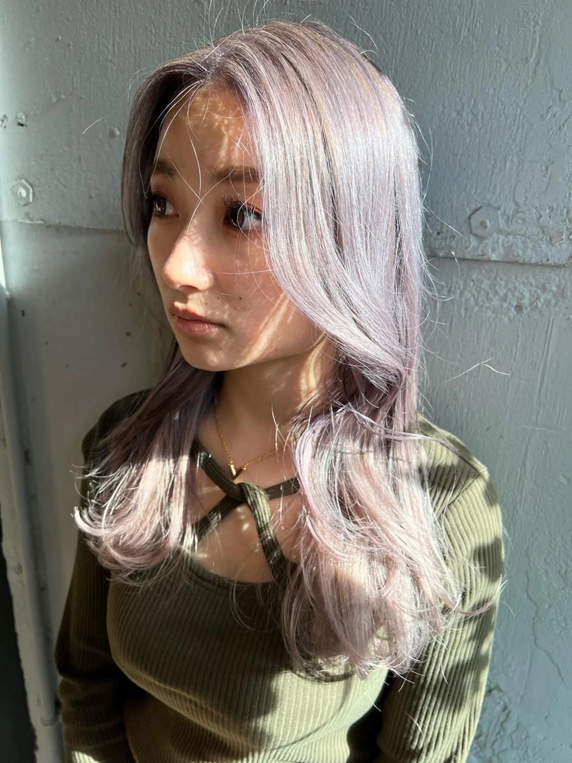 ミディアム カラー ハイトーンカラー カット ヘアカラー トリートメント 小笠原 悠斗のヘアスタイル