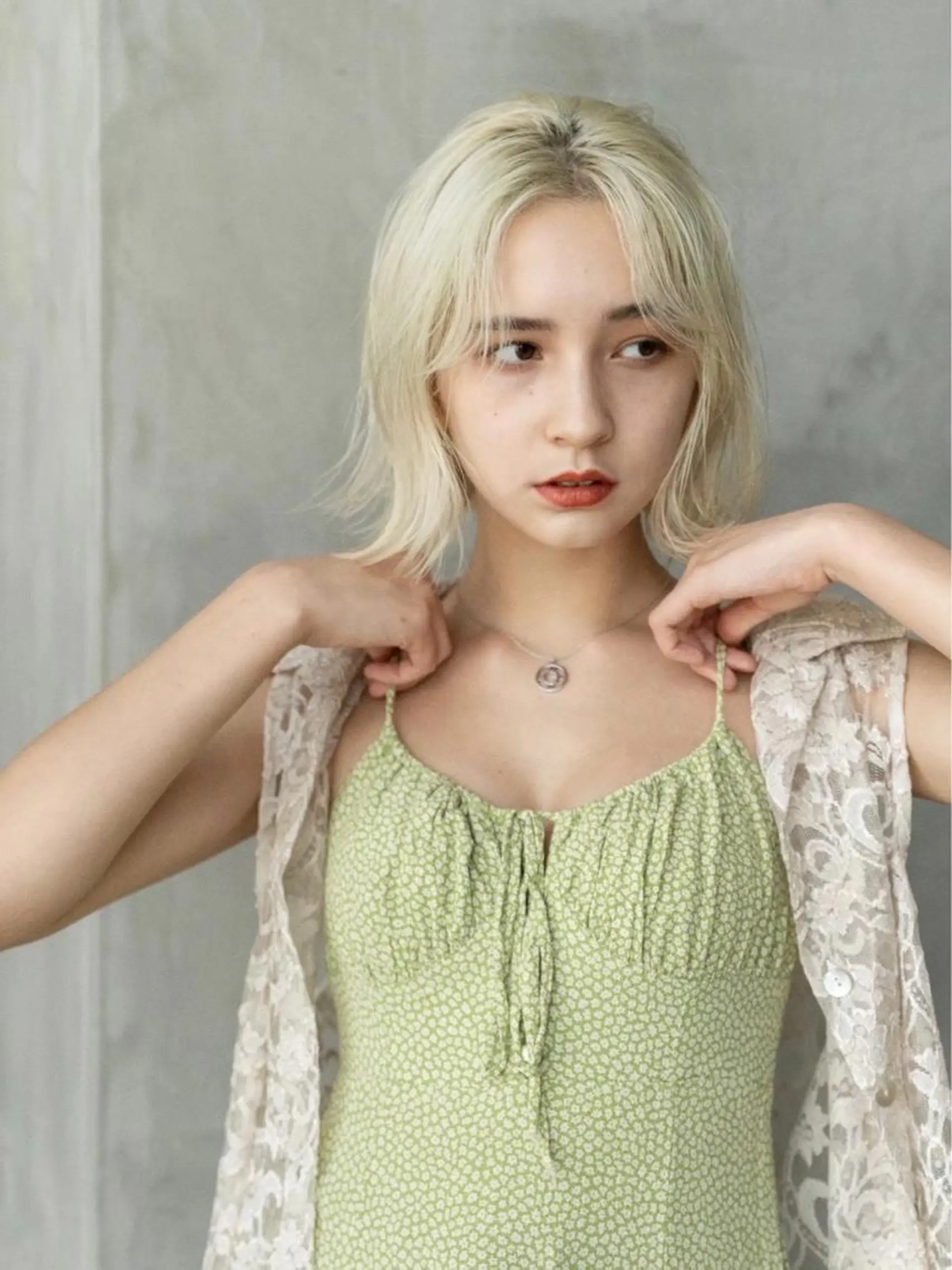 ミディアム カラー ヘアアレンジ ヘアカラー トリートメント SNSで大バズり‼️ 欧米風ヘア大ヒット中のヘアスタイル