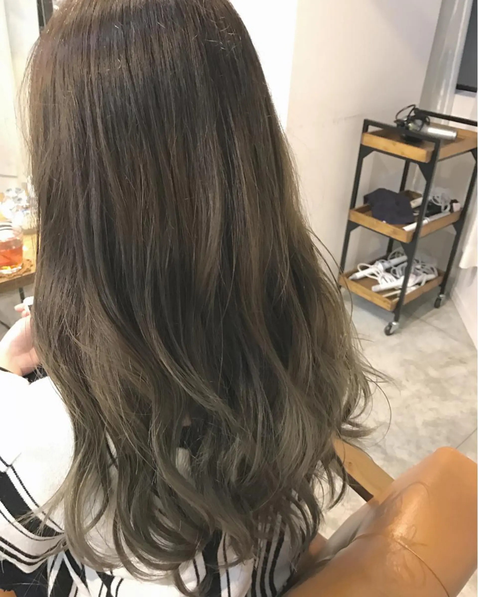 ロング カラー グレージュ にった みずきのヘアスタイル