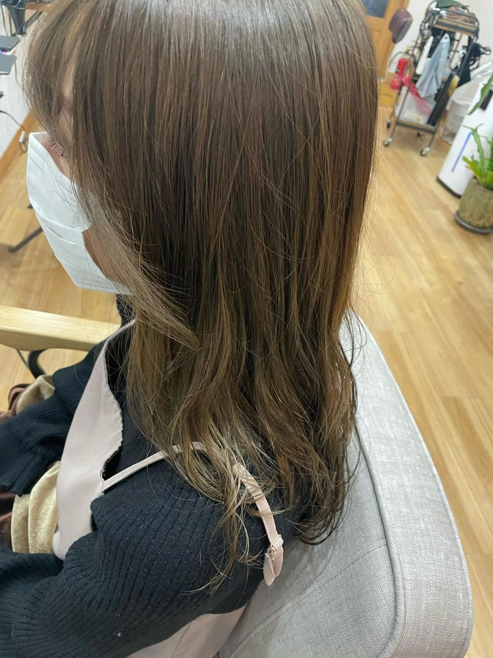 セミロング カラー ベージュカラー オリーブベージュ Era Hatsuneのヘアスタイル