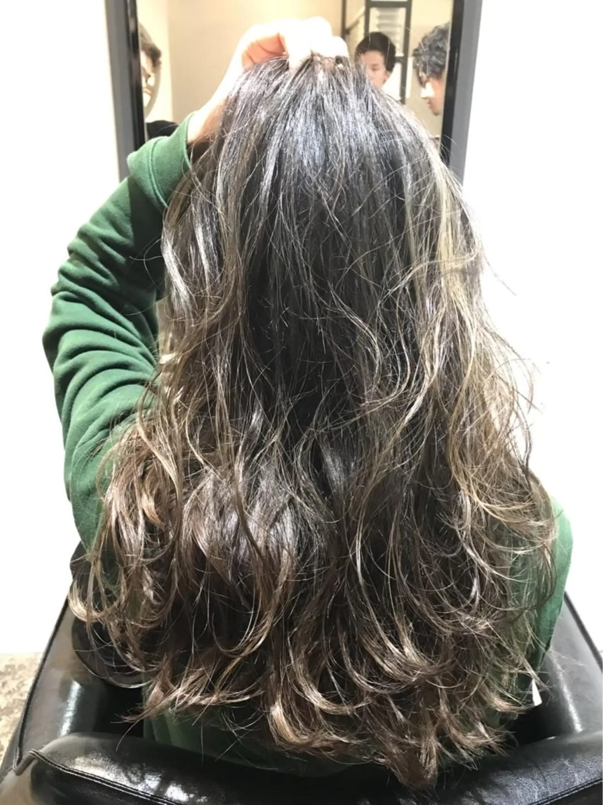 セミロング ハイライト カット ヘアカラー トリートメント トップスタイリスト 江口 稜亮のヘアスタイル