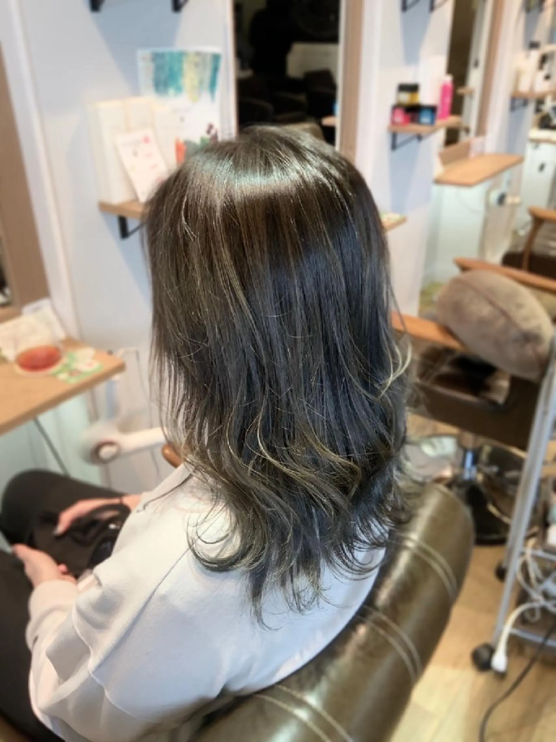 カラー ブリーチ ブルーカラー グラデーションカラー ヘアカラー トリートメント 堀 望美のヘアスタイル