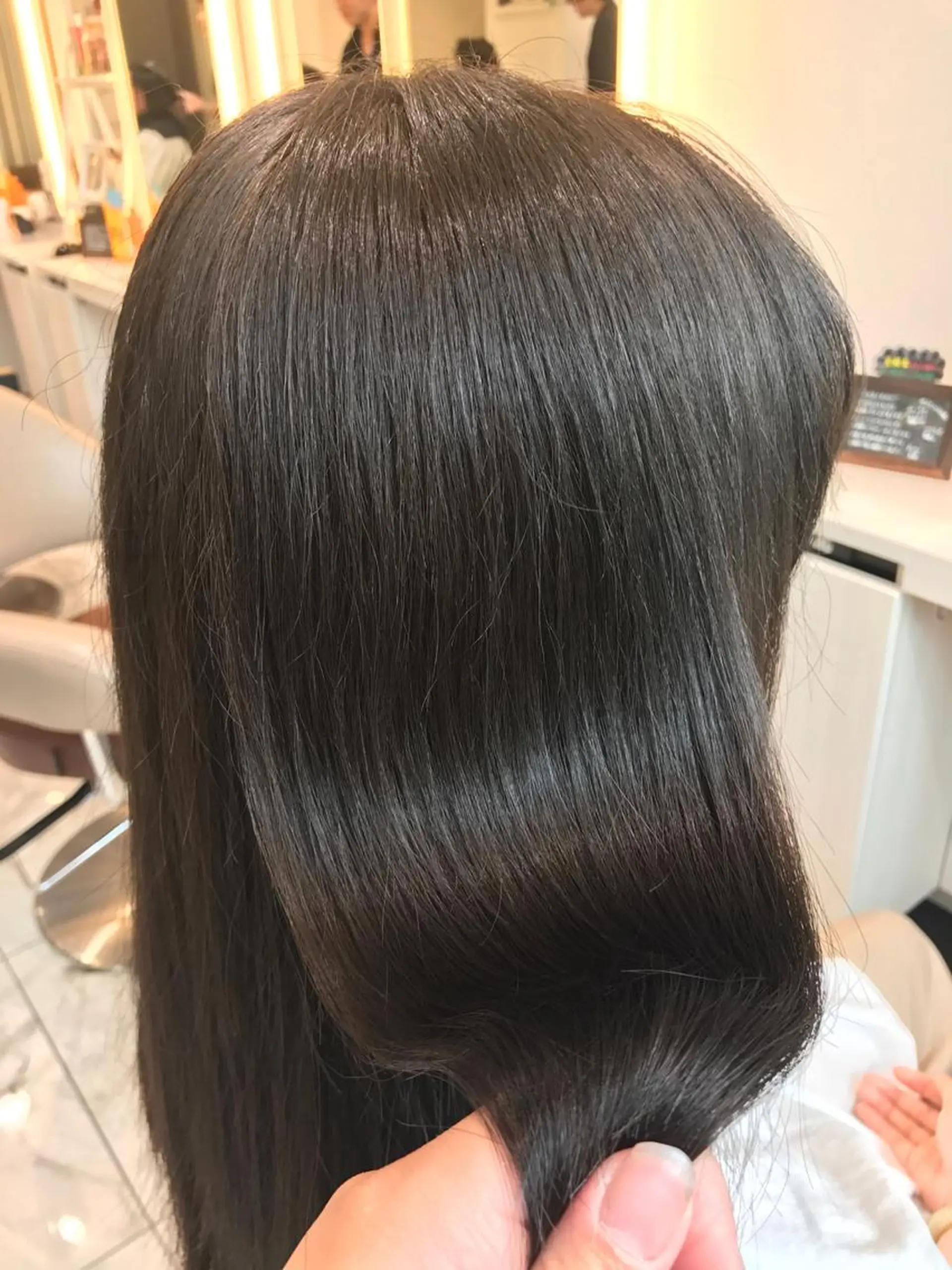 ミディアム カラー アッシュ アッシュグレー イルミナカラー 外国人風カラー 清藤 綾のヘアスタイル