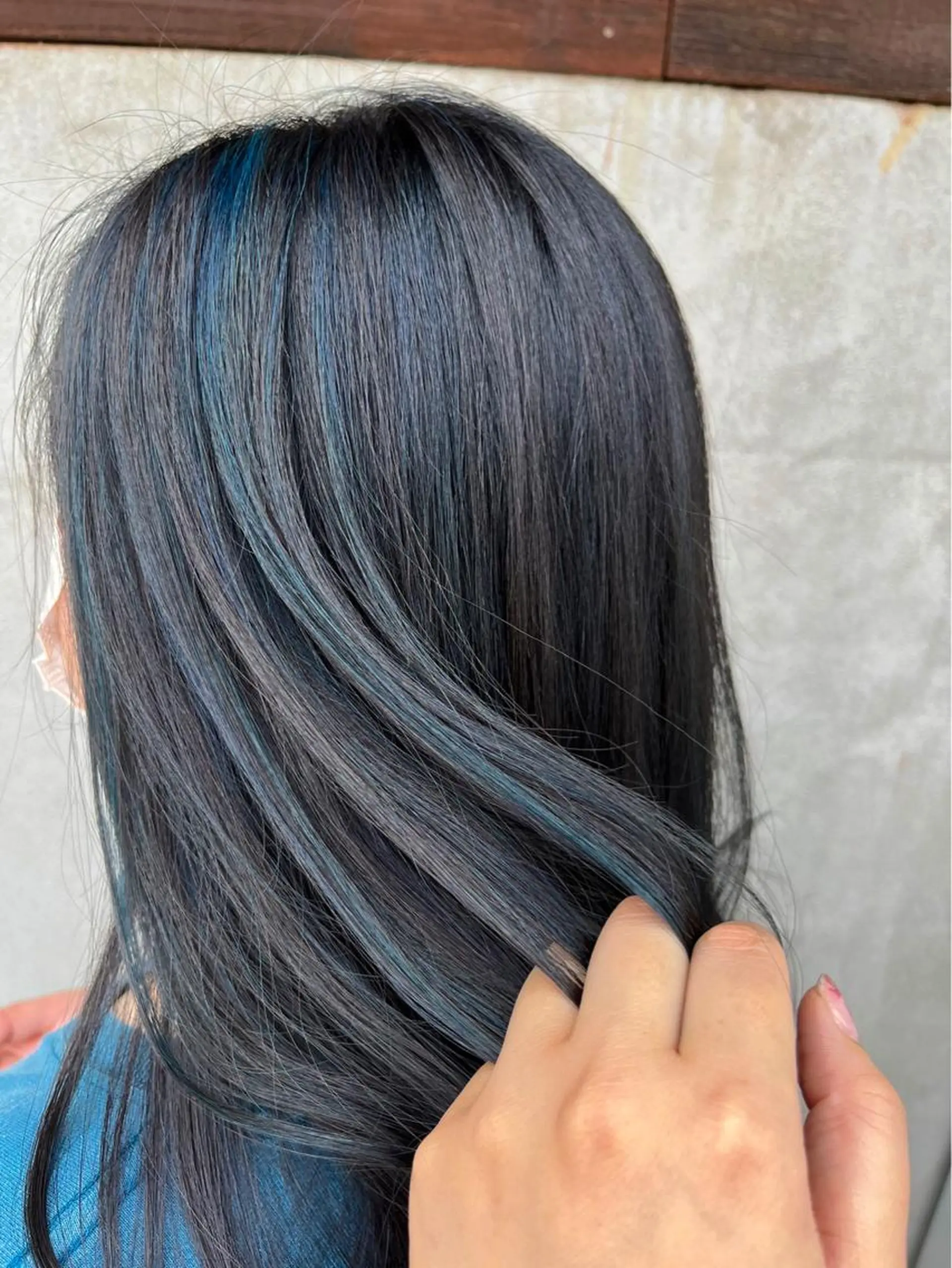 ロング カラー 黒髪 ブルーカラー ブルーブラック ダブルカラー ヘアカラー NAGON STYLE  MICI所属・佐藤 美聡のヘアスタイル