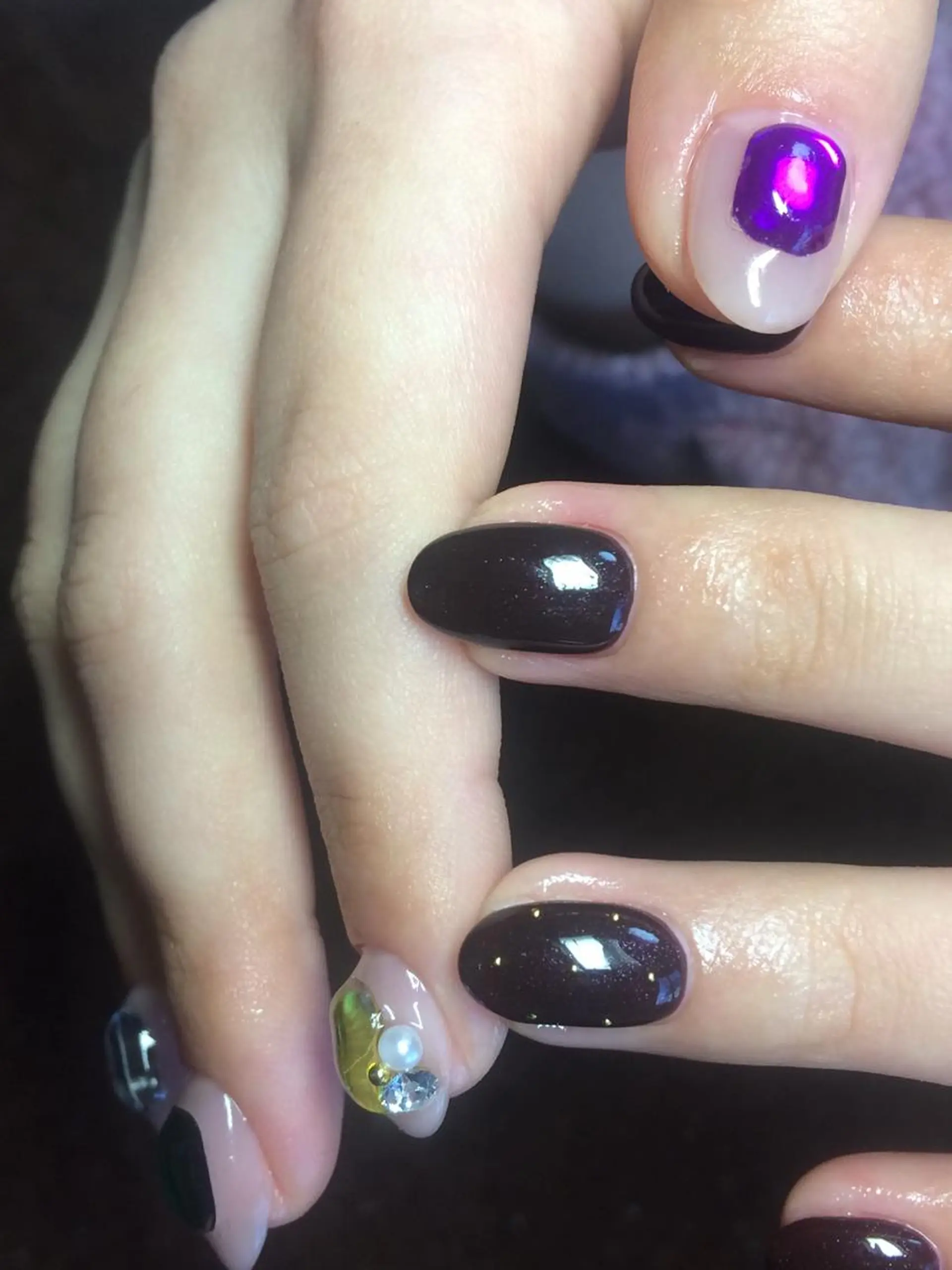 ネイル ストーンネイル ハンドネイル nail salon 7☺︎2所属・nail salon 7☺︎2のネイルデザイン