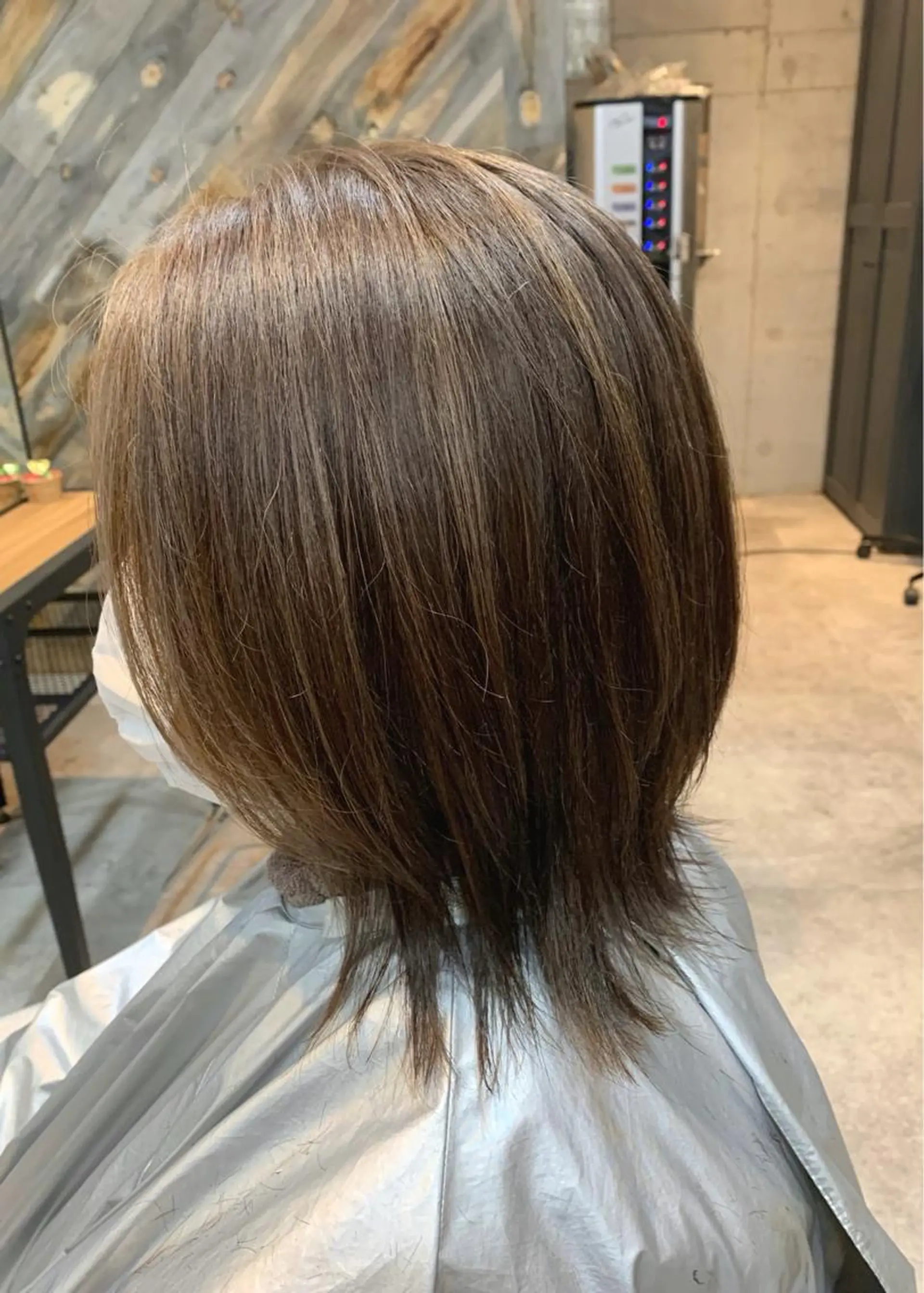 セミロング ハイライト カット ヘアカラー トリートメント 山本 みきのヘアスタイル
