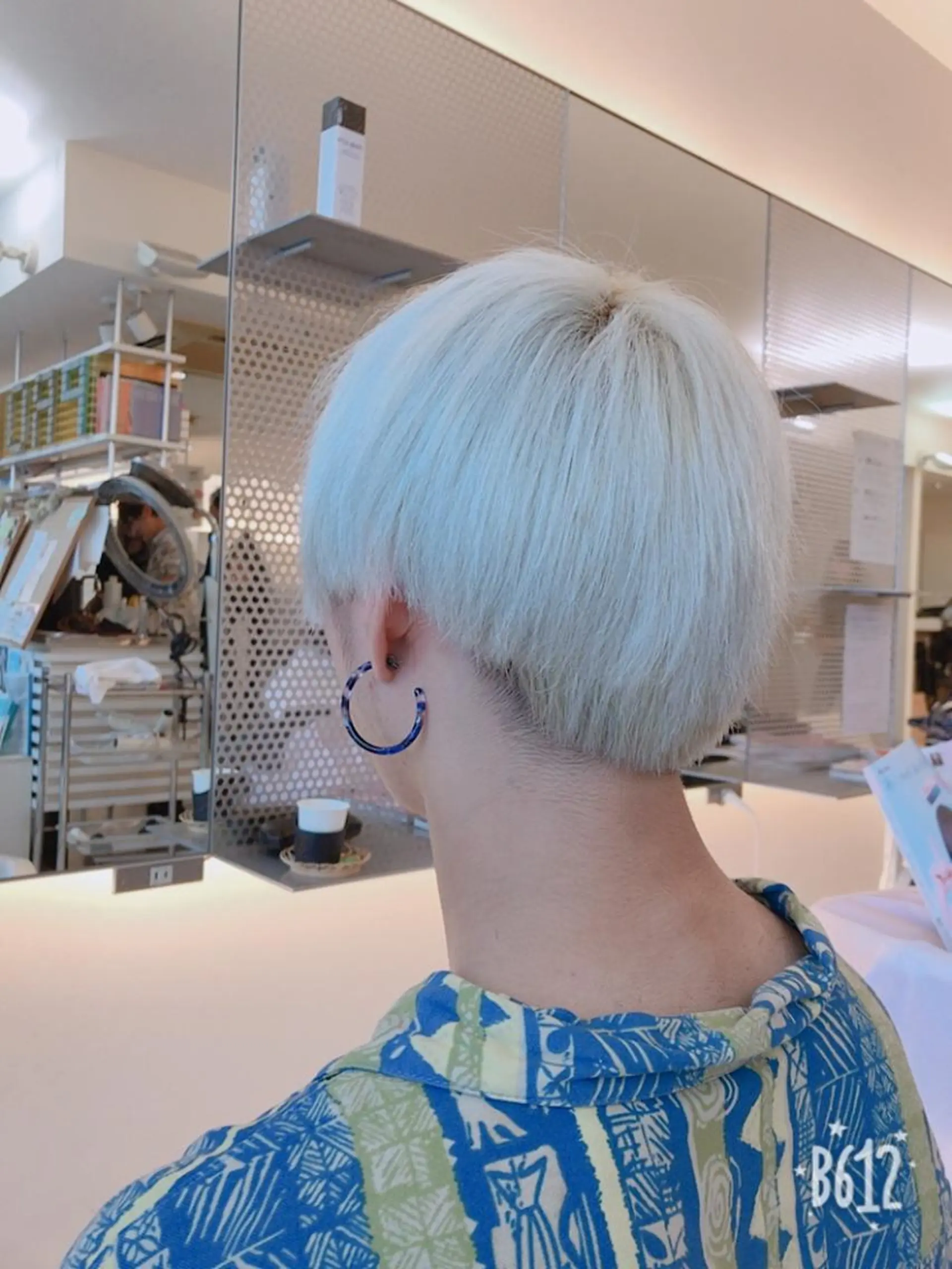 ショート カラー ブリーチ ブルーカラー 相武台ショート特化 💐川崎希💐のヘアスタイル