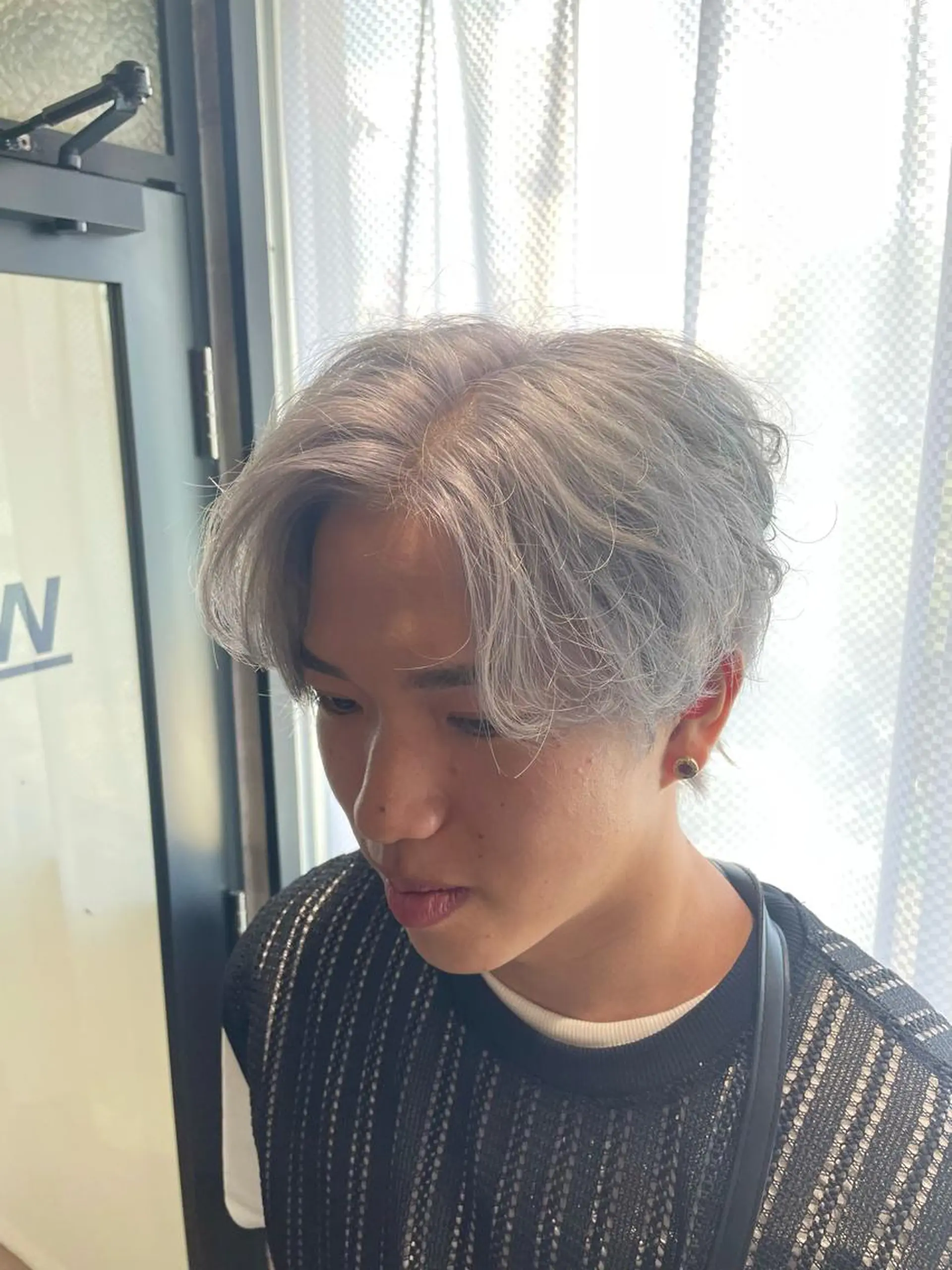 カラー メンズ シルバー ホワイトシルバー カット ヘアカラー トリートメント _white【京橋店】所属・_WHITE / KENTOのヘアスタイル