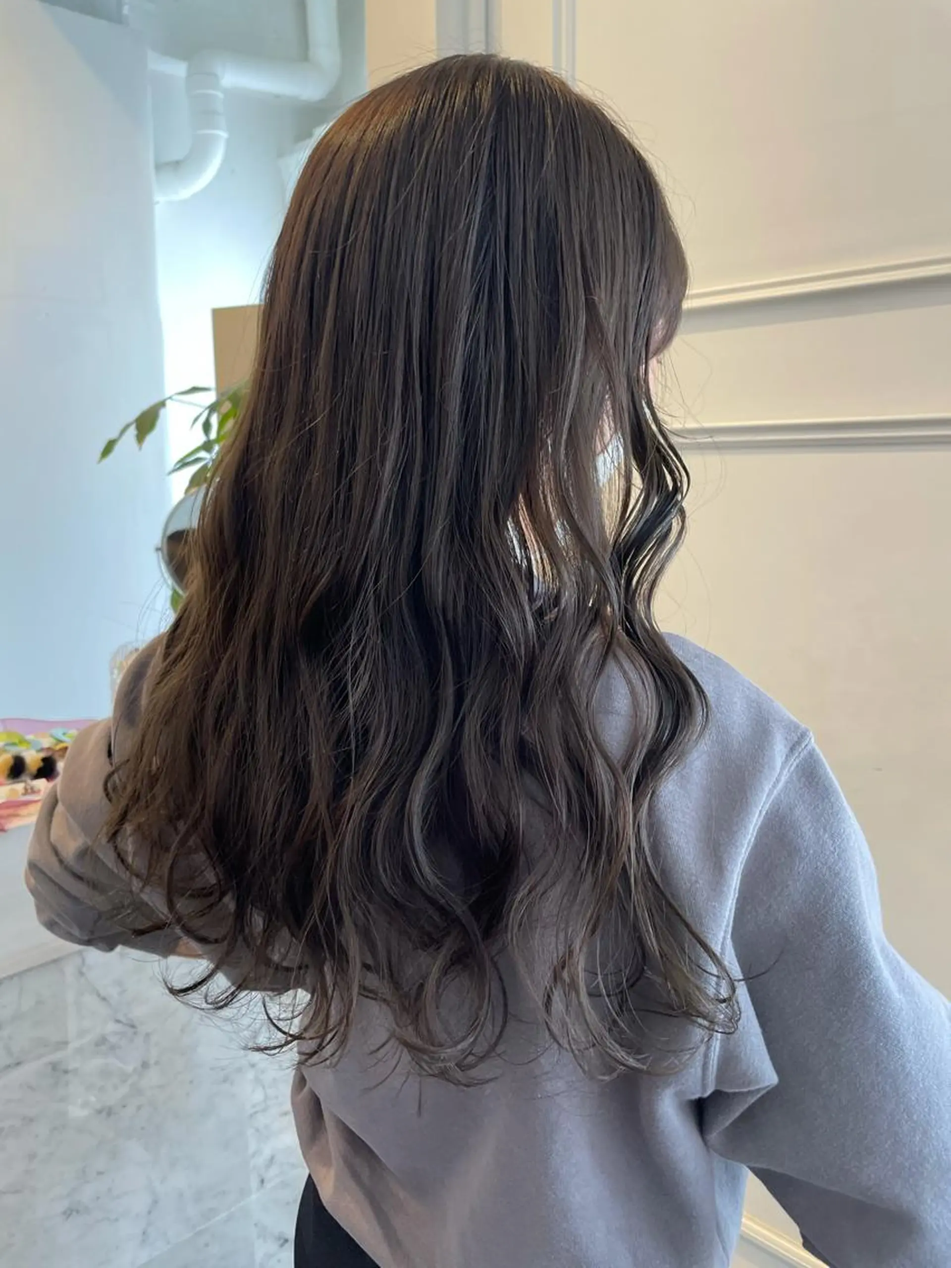 ロング カラー グレージュ オリーブグレージュ オリーブグレー 安藤 佑衣のヘアスタイル