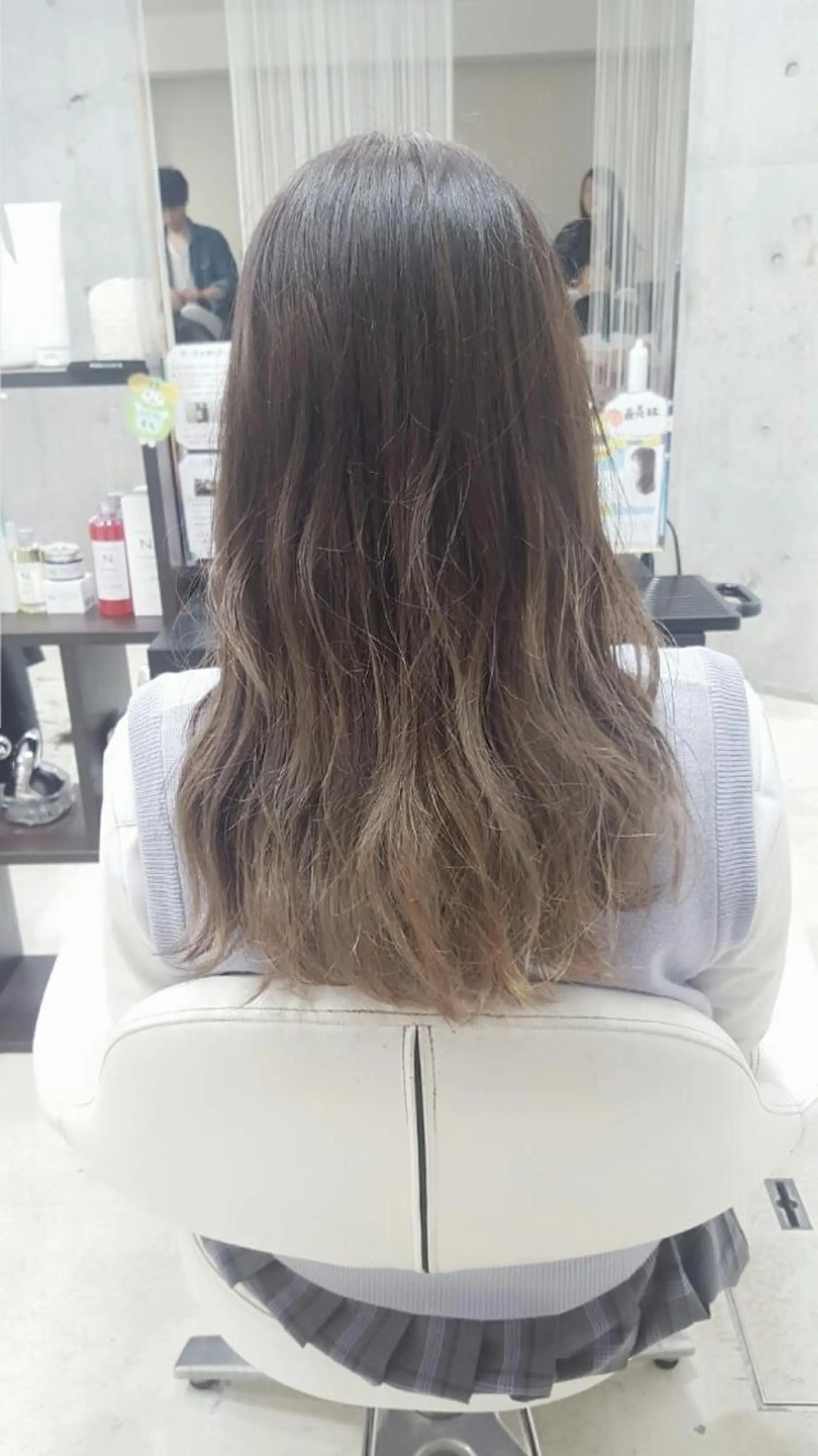 ロング カラー ベージュカラー グラデーションカラー ミルクティーベージュ brace 立花のヘアスタイル