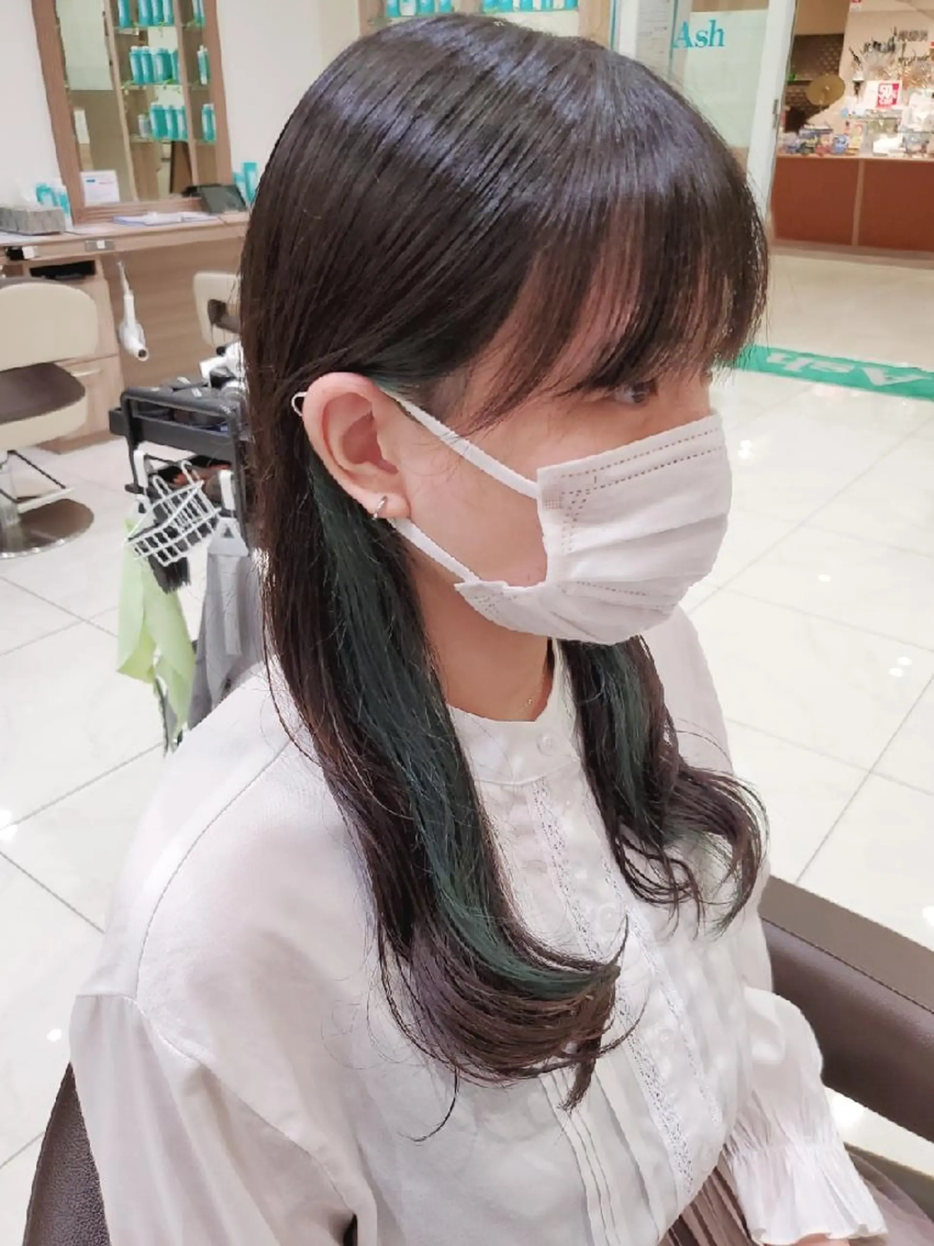 ロング カラー ブリーチ イヤリングカラー グレージュ イルミナカラー 中村 和貴のヘアスタイル