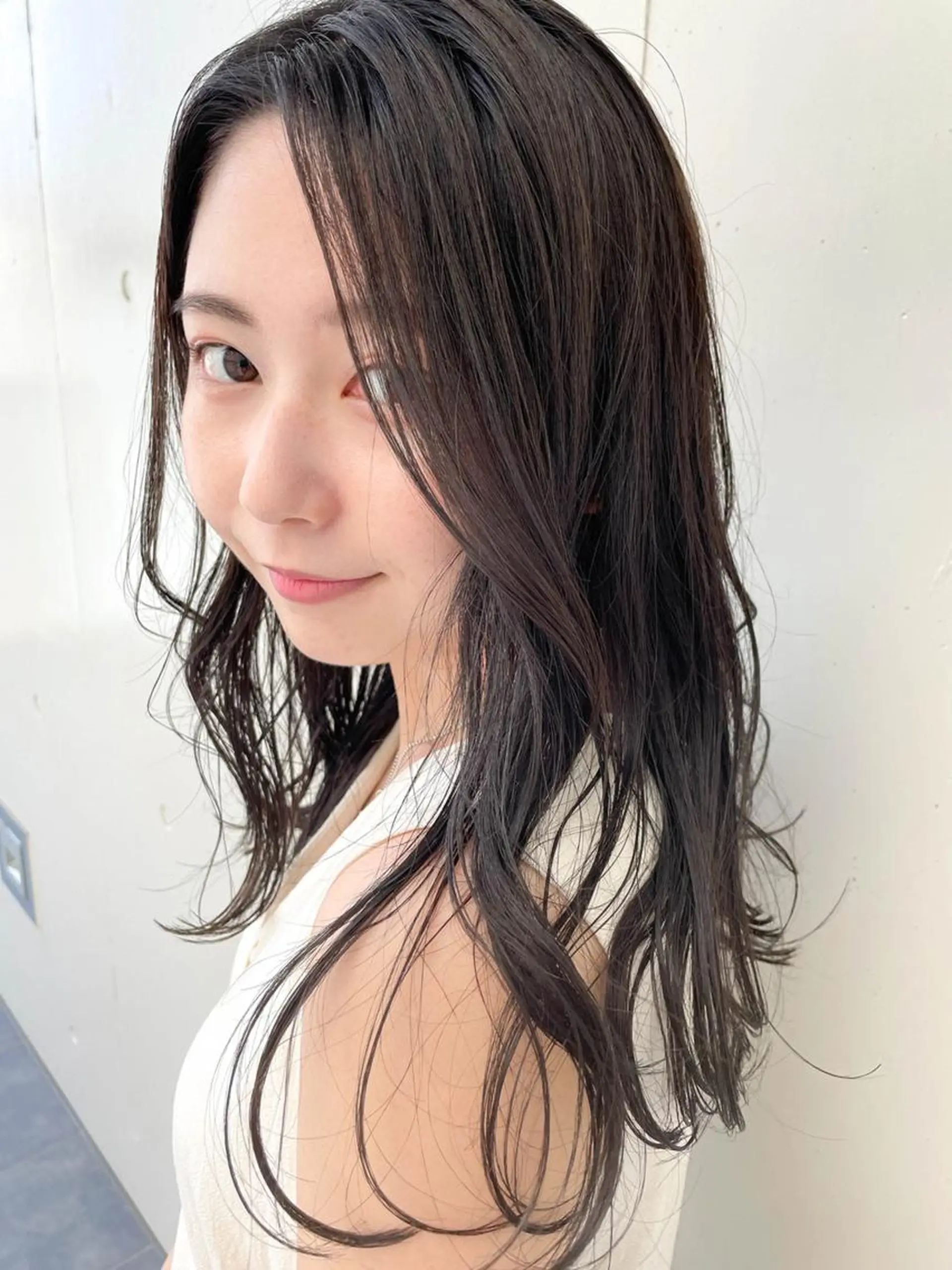 セミロング SiLO 【シロ】のヘアスタイル