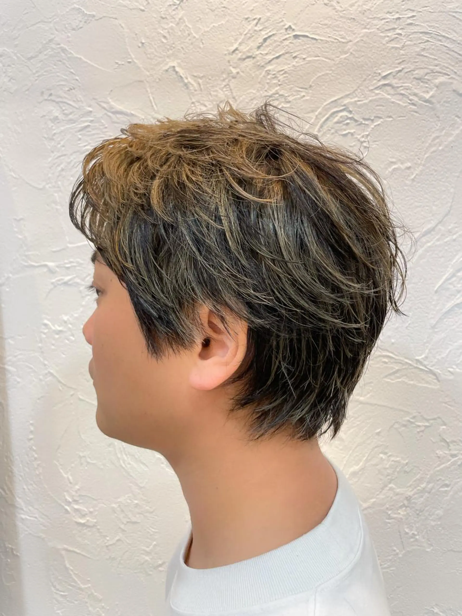 ショート カラー メンズ アイブロウ メンズハイライト 学生（メンズ向け） ハイライトカラー 眉カラー ハイライト カット ヘアカラー トリートメント ヘアセット メンズNO.1口コミ 高評価🟡三澤拓海✅のヘアスタイル
