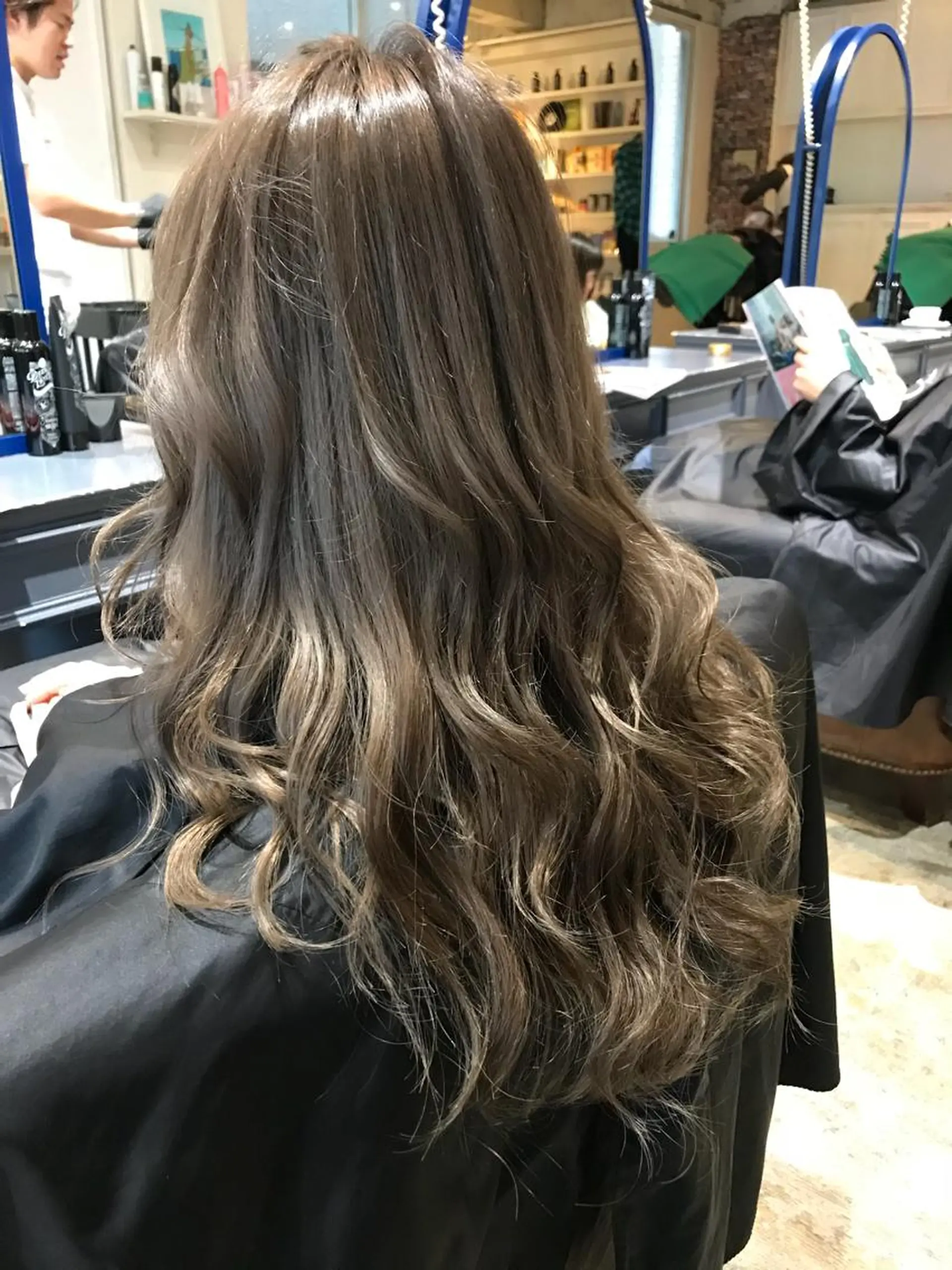 ロング カラー パーマ ヘアアレンジ メンズ メンズブリーチ メンズハイトーン アッシュ ベージュカラー ブリーチ ヘアカラー トリートメント Lien🌿Top Stylist沖田のヘアスタイル
