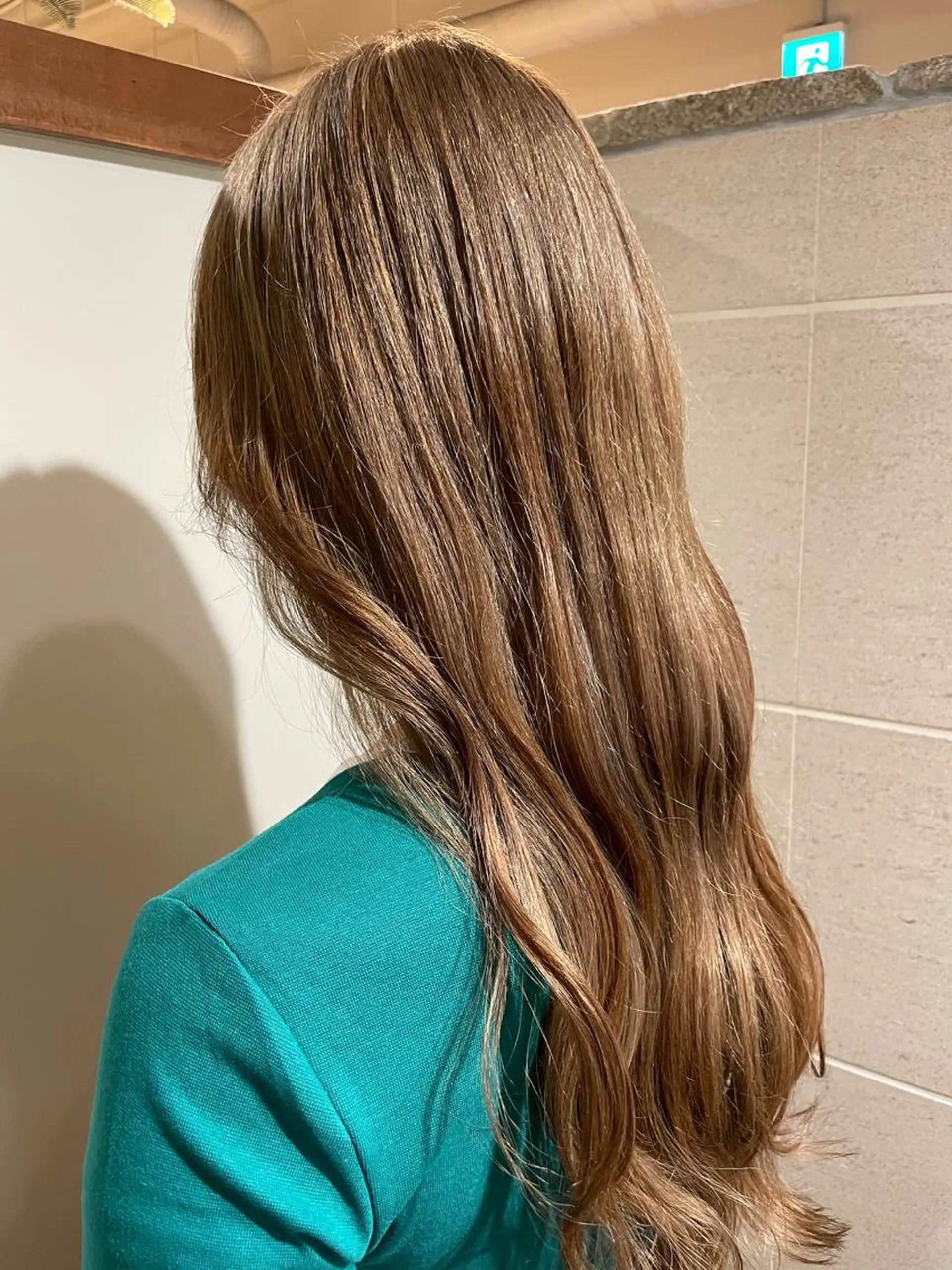 ロング カラー ベージュカラー ブリーチ ケアブリーチ ミルクティーベージュ ヘアカラー トリートメント FOR HAIRのヘアスタイル