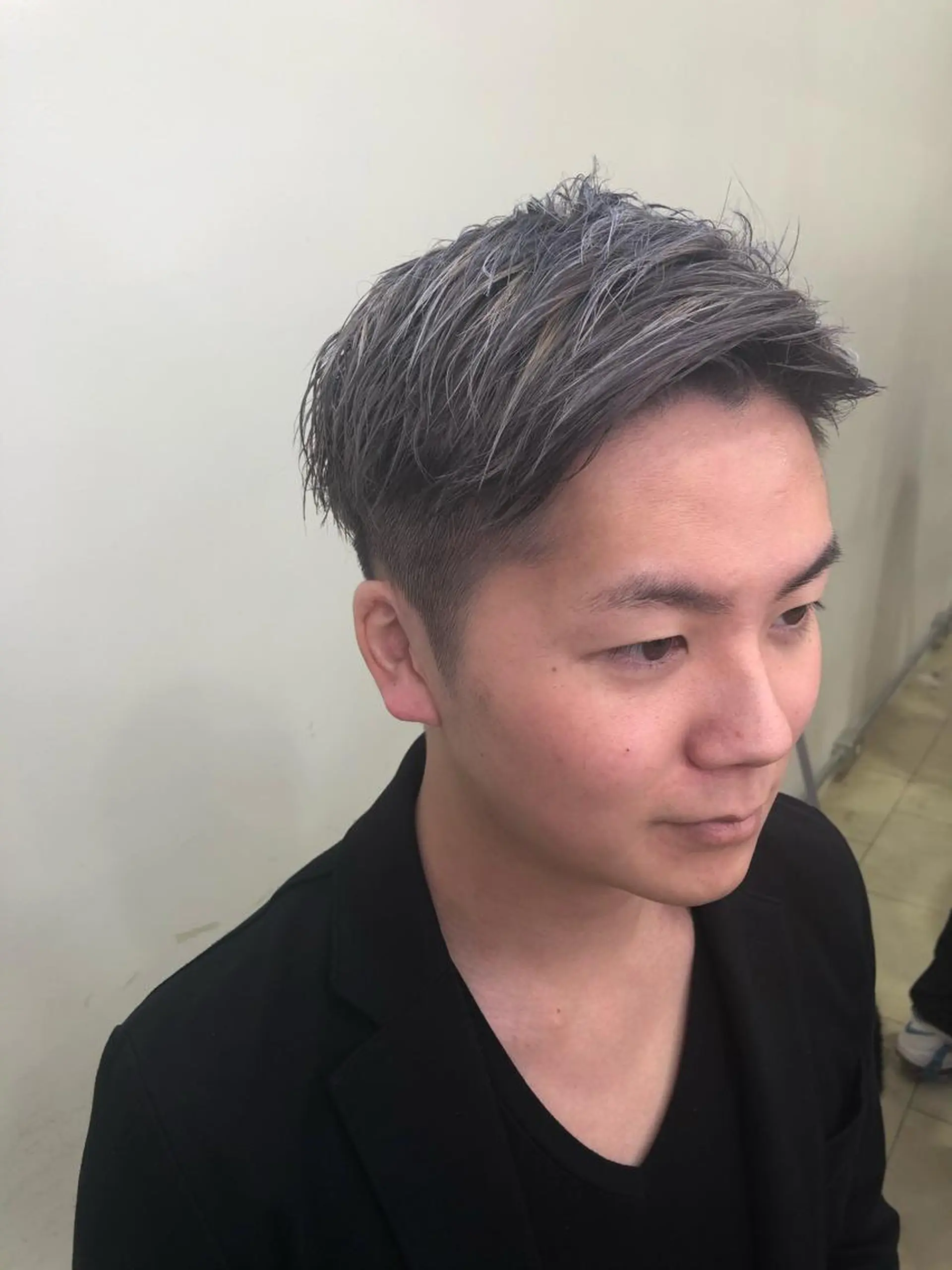 カラー メンズ メンズハイライト ハイライトカラー ヘアカラー シェアサロンJAM吉祥寺所属・メンズ特化 古賀陸斗のヘアスタイル