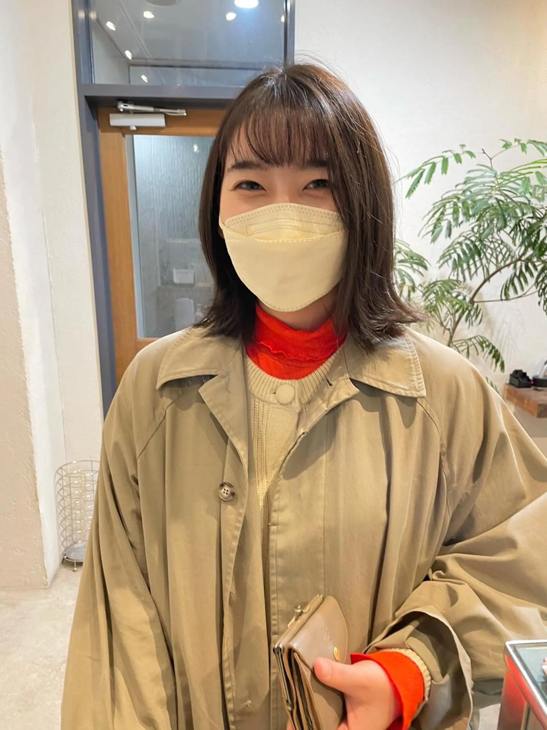 ミディアム カラー パーマ ボブ 外ハネヘア カット Rin:nel hair所属・Takanishi くすみベージュカラーのヘアスタイル