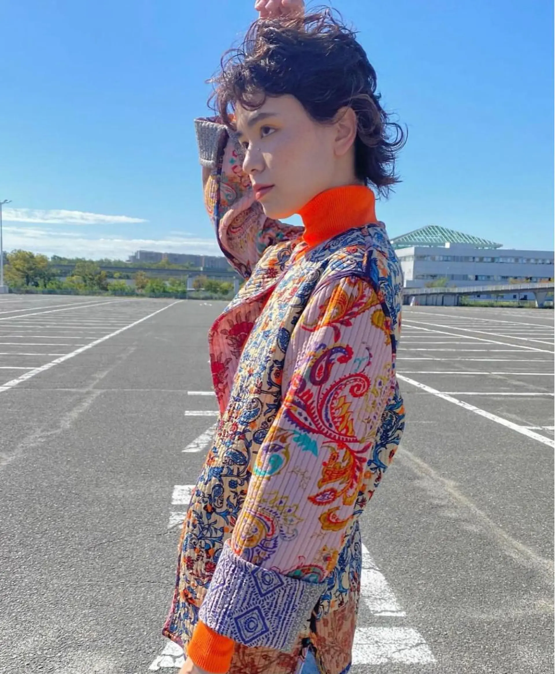 カラー 岡田 神奈のヘアスタイル