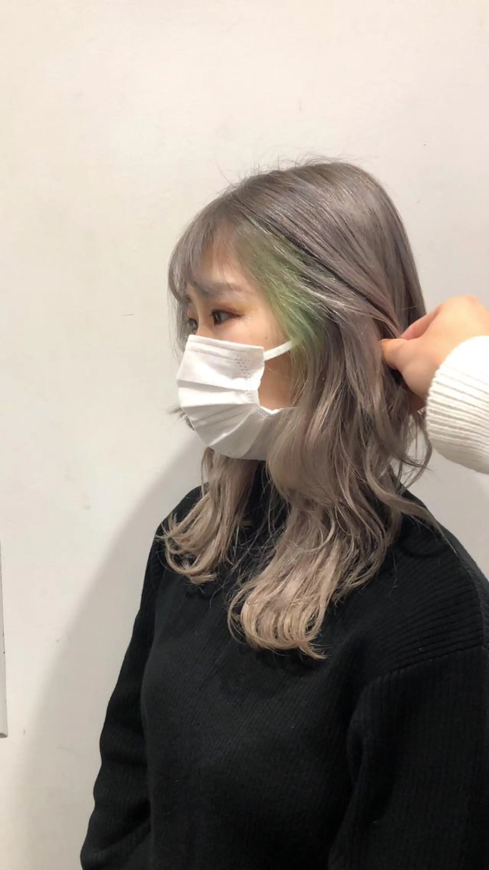セミロング カラー ブリーチ シルバー wカラー 指名No1かけるのヘアスタイル