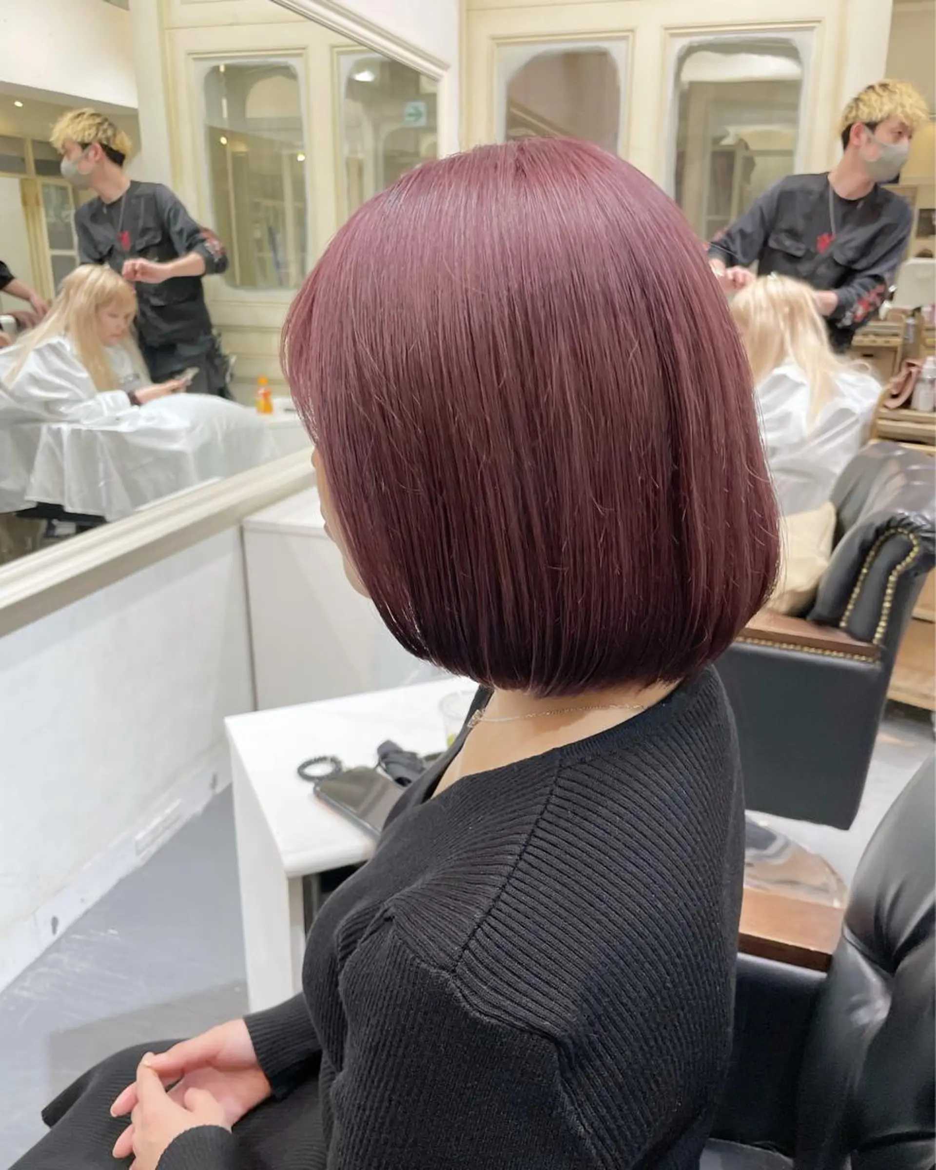 ショート カラー ブリーチ グレージュ ピンクカラー ヘアカラー ぱつっとボブ 古家 佑真のヘアスタイル