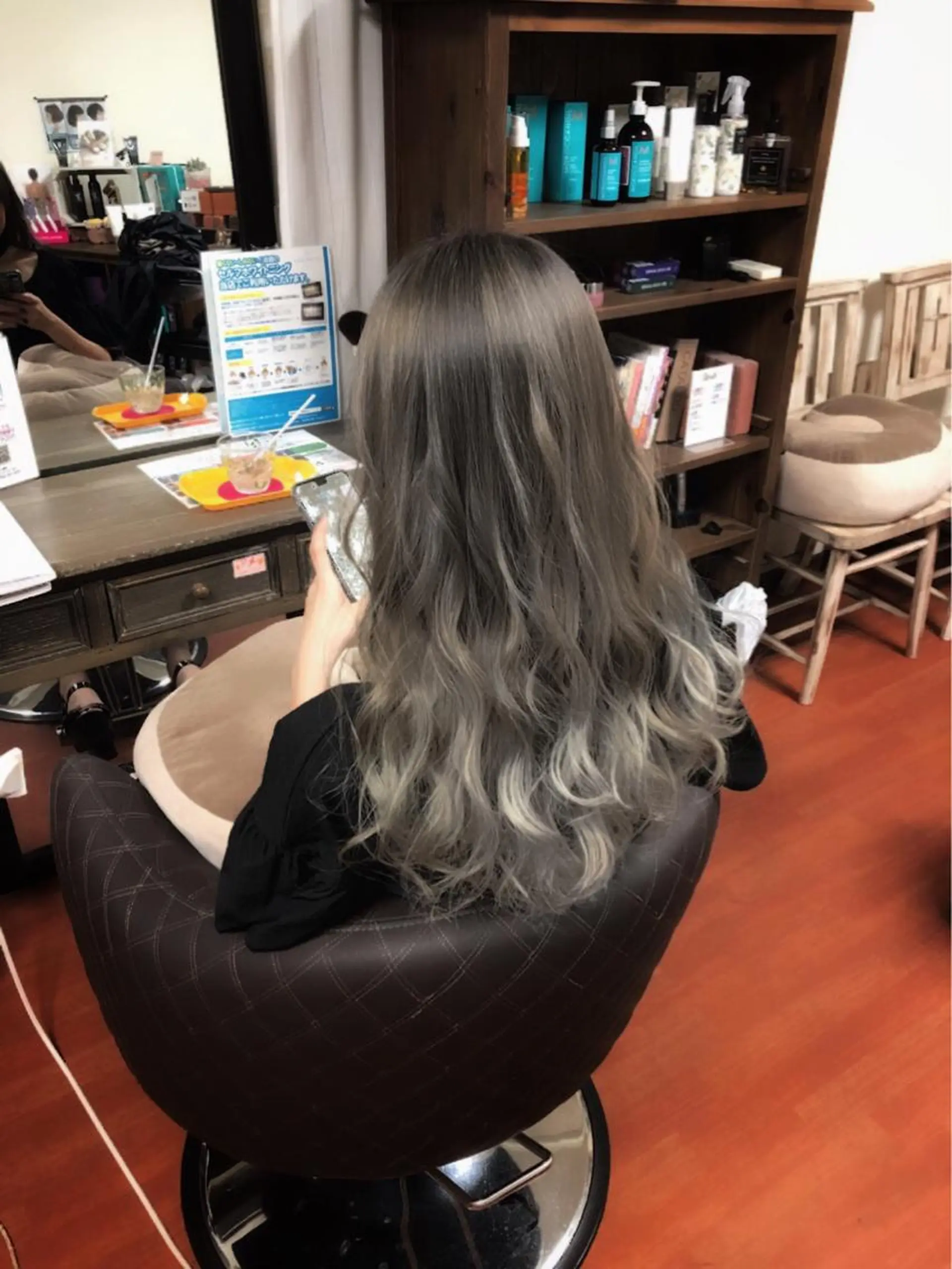 ロング カラー アッシュ ブリーチ ダブルカラー グラデーションカラー 是枝 さくらのヘアスタイル