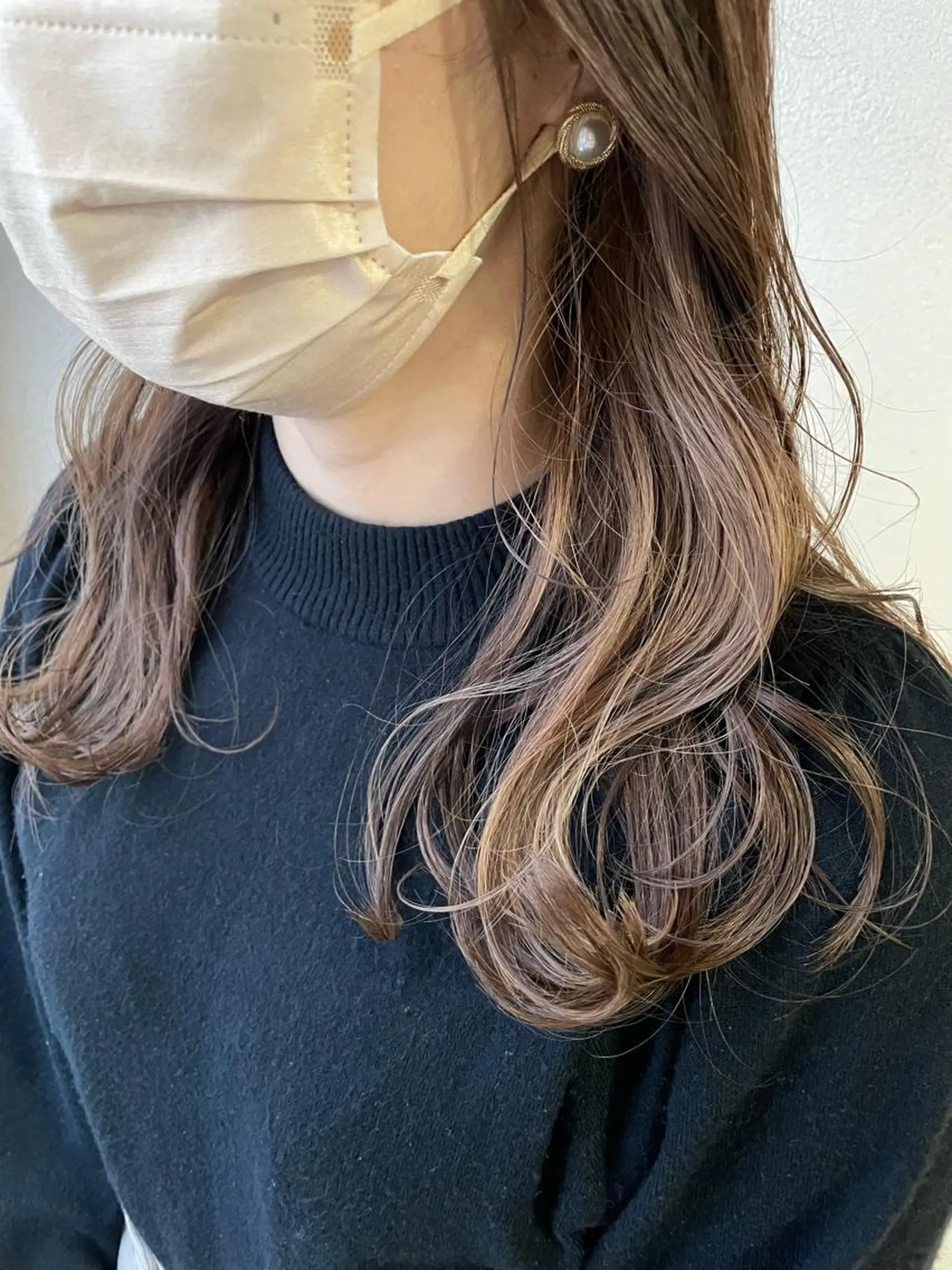 ロング カラー アッシュ ベージュカラー イヤリングカラー インナーカラー 沢田 瞳のヘアスタイル