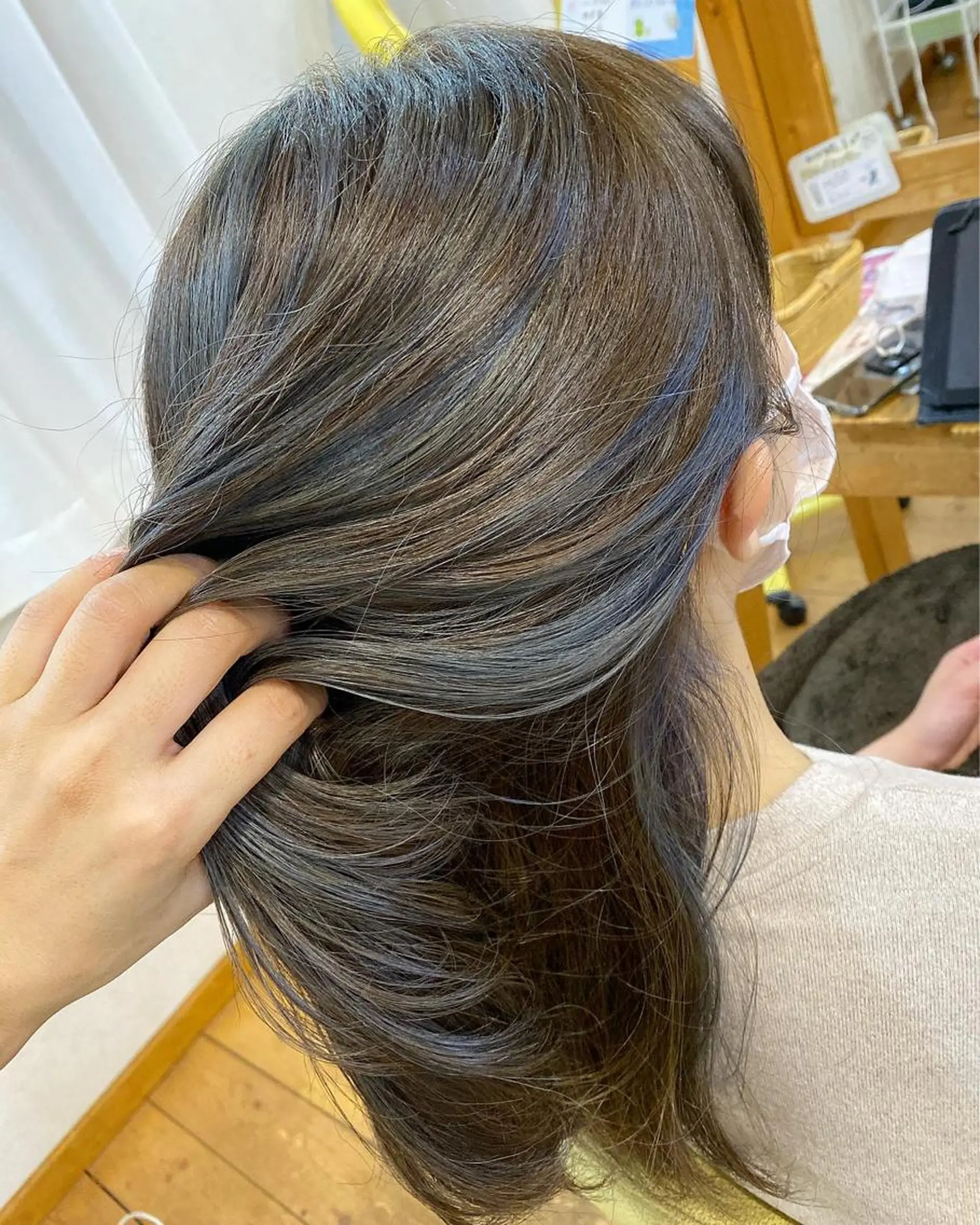 セミロング カラー アディクシーカラー ハイライトカラー ハイライト 荒木 ひろかのヘアスタイル