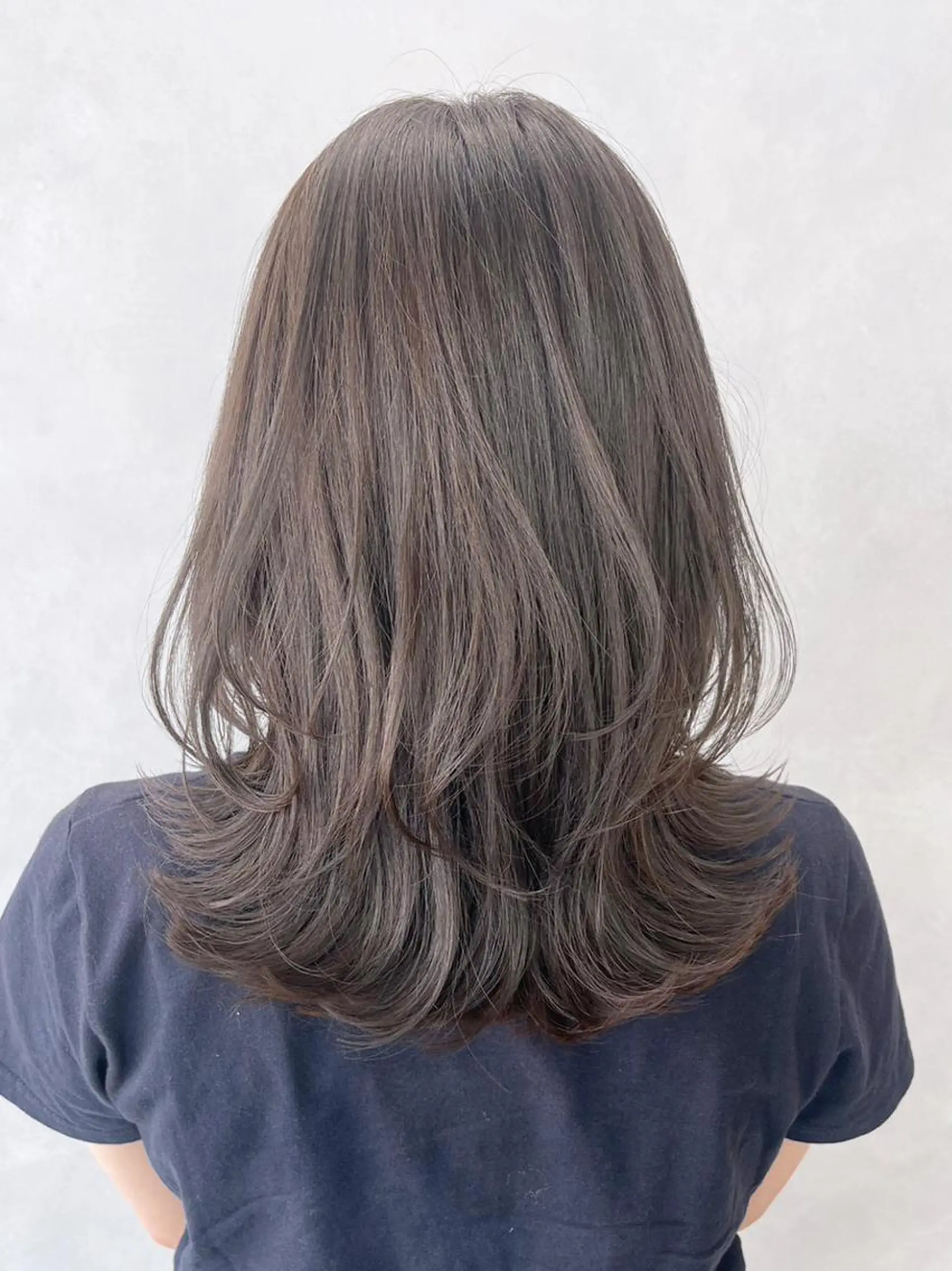 ミディアム カラー ミディアムレイヤー レイヤーカット ITbyALBUM 下北沢店のヘアスタイル
