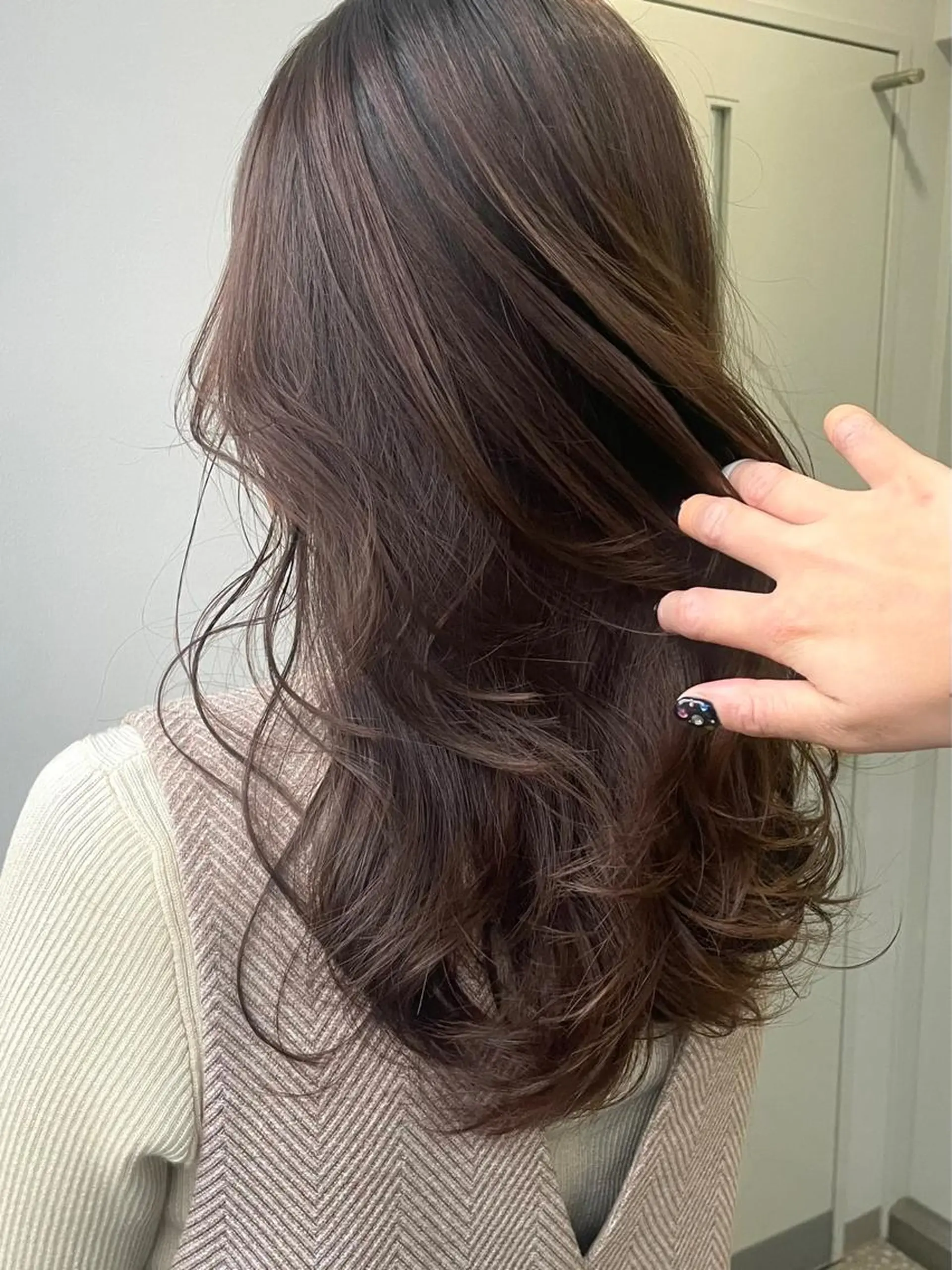 セミロング カラー 透明感カラー イルミナカラー レイヤーカット トリートメント Eleanor 立川北口のヘアスタイル