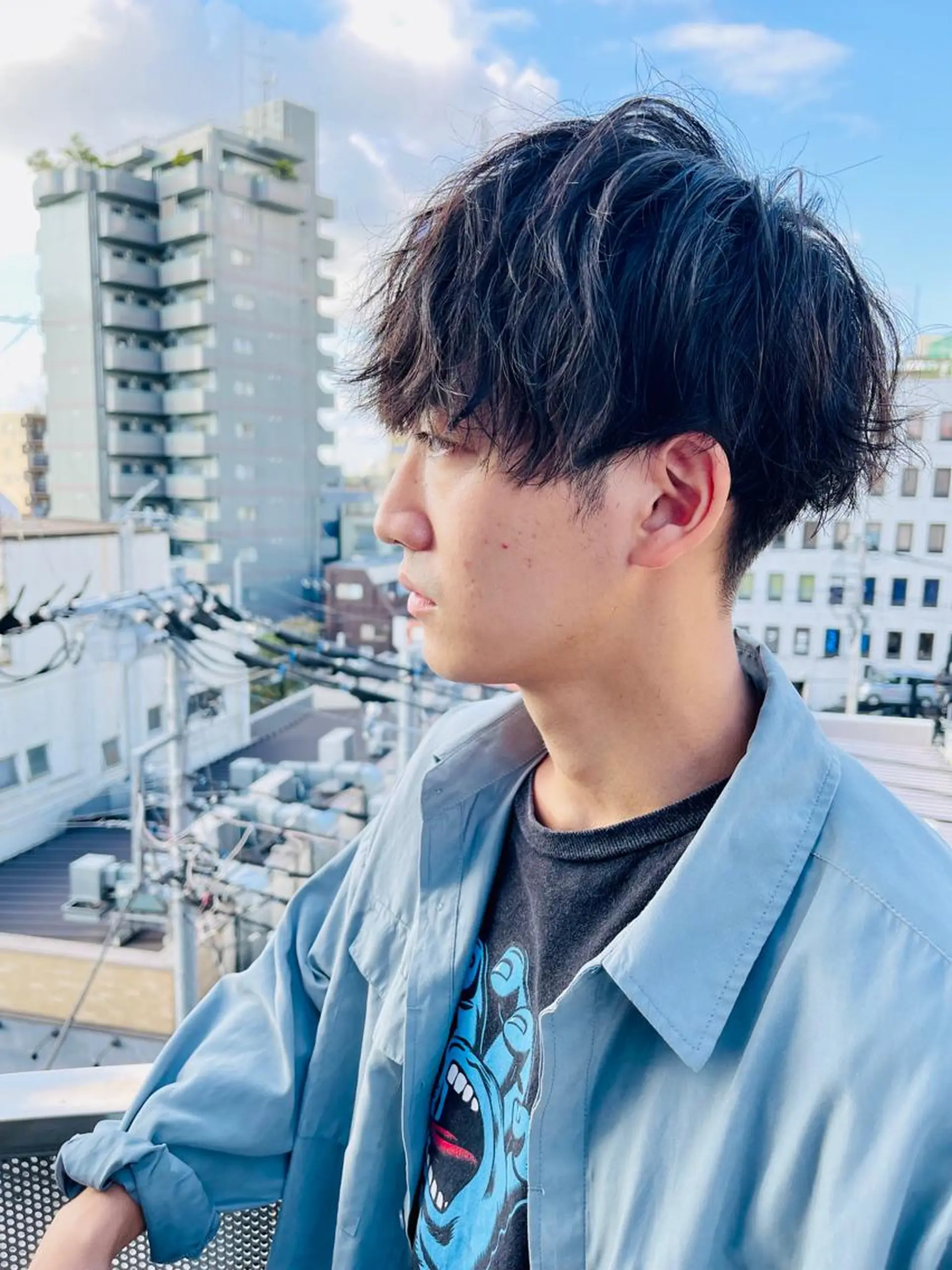メンズ メンズバレイヤージュ メンズブリーチ センターパート フェードカット メンズハイライト エリアNo.1人気✨ ブリッツレボルト☘️のヘアスタイル