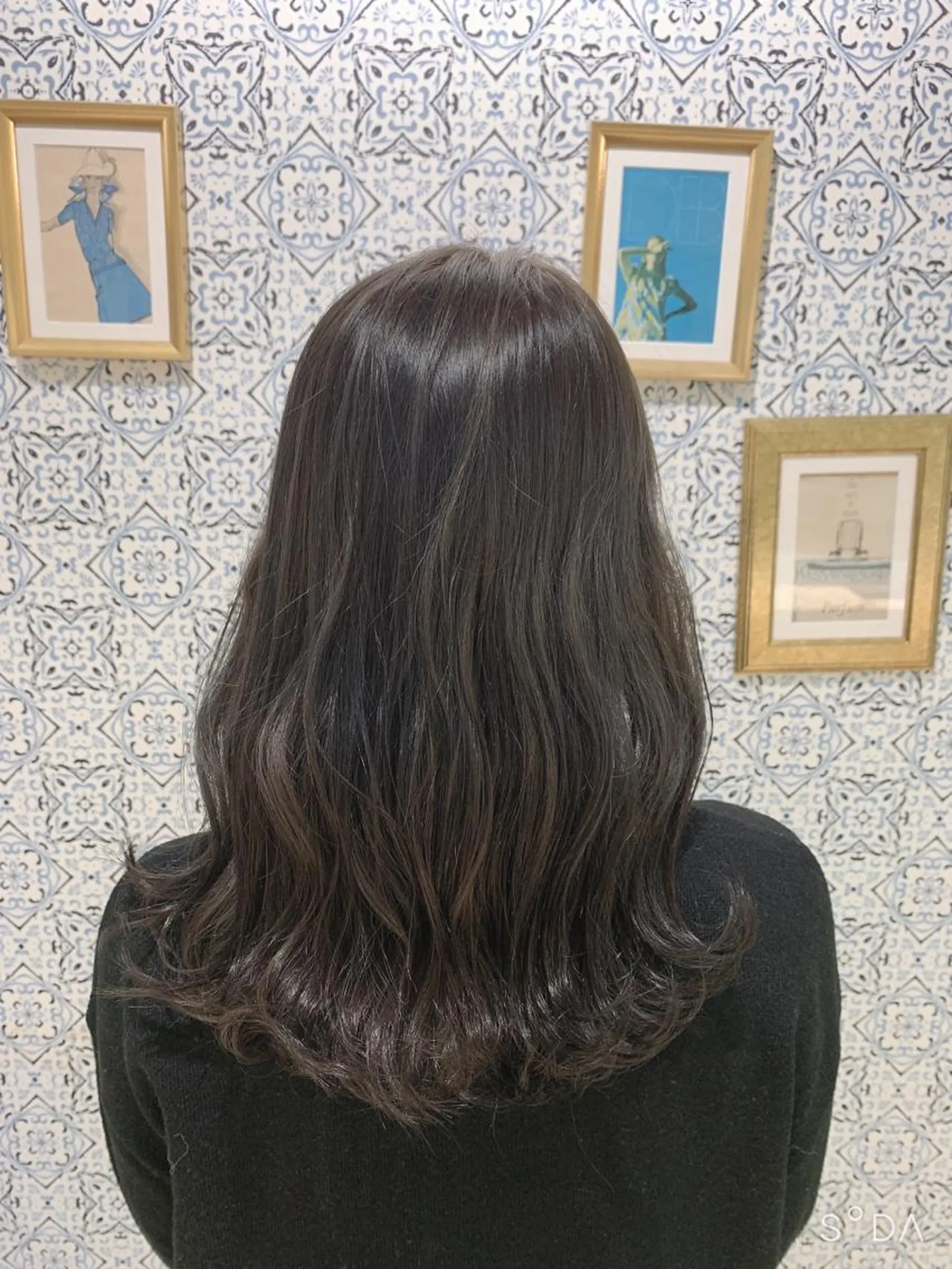 ミディアム カラー 栗原 瑠世のヘアスタイル