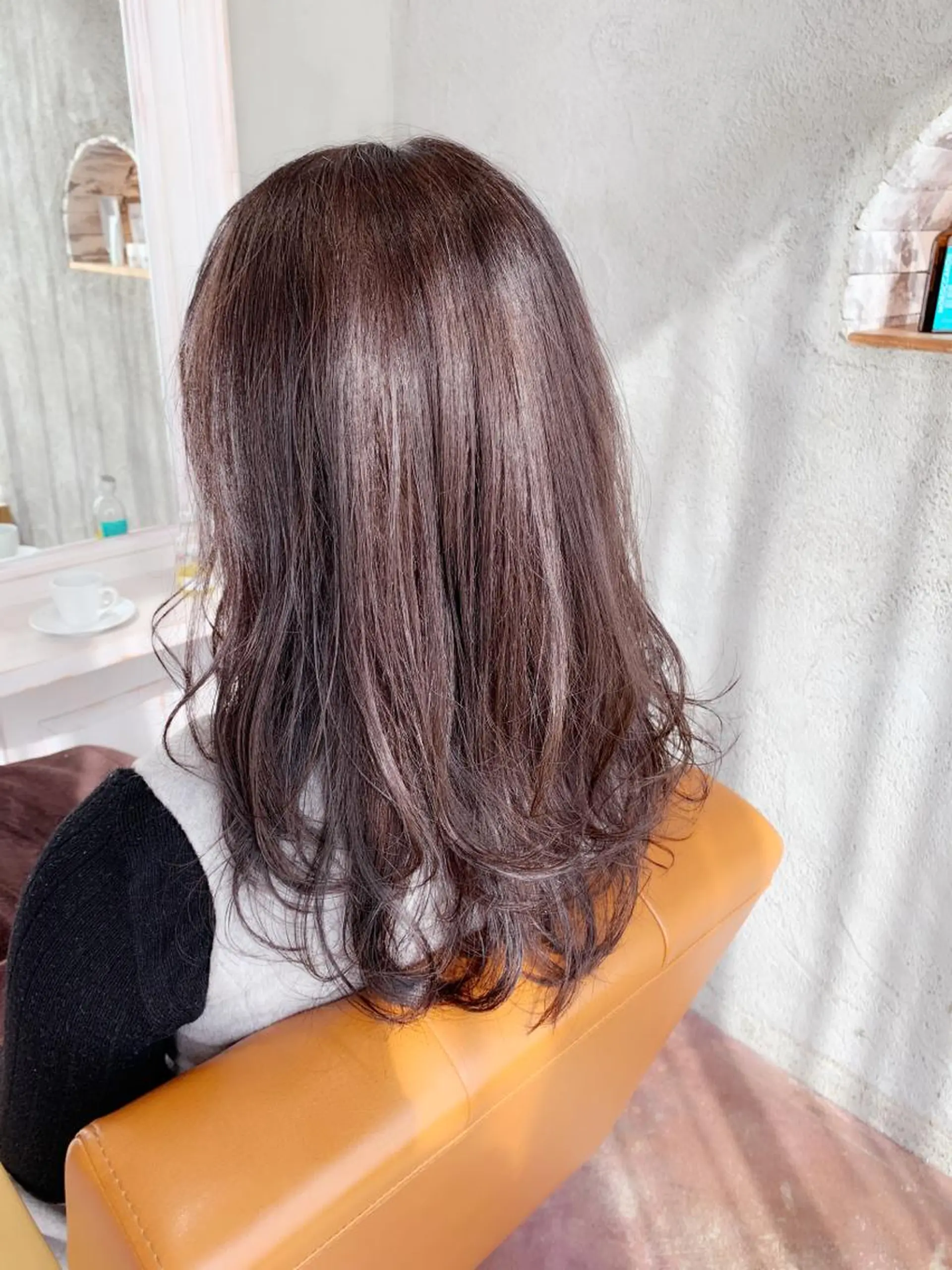 セミロング カラー アッシュ アッシュブラウン ブラウンカラー EMANON天神所属・Hitomi Ezakiのヘアスタイル