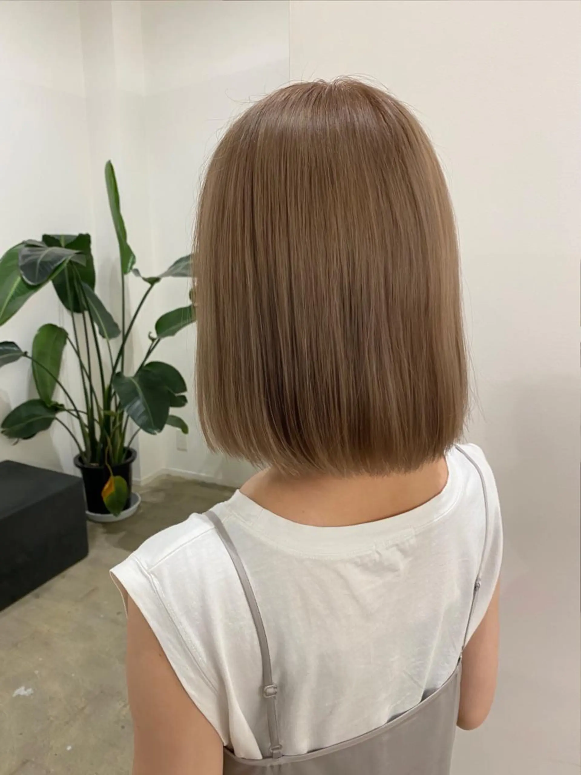 ミディアム カラー ベージュカラー ミルクティーベージュ 藤野 凪沙のヘアスタイル