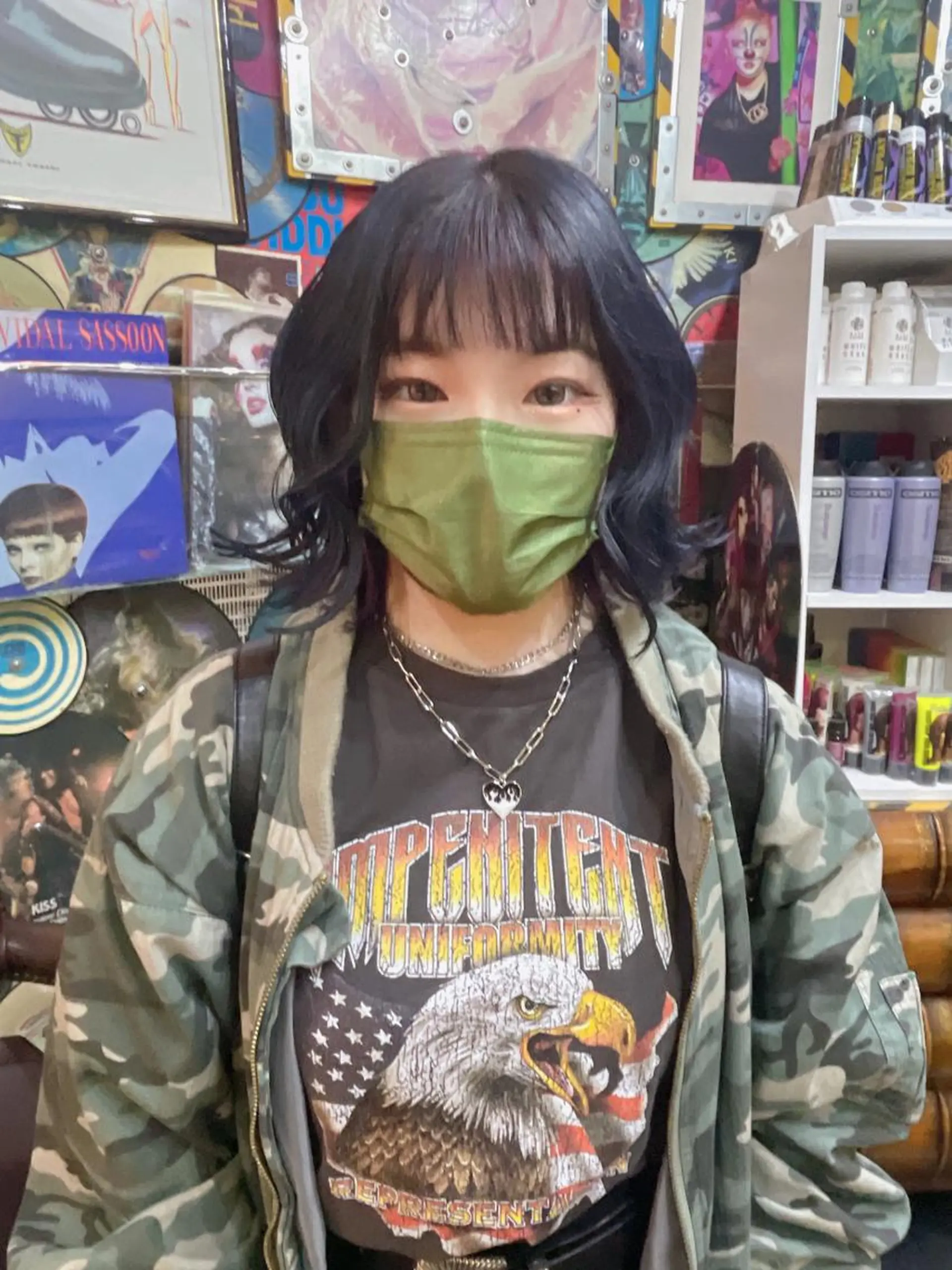 ミディアム カラー ヘアアレンジ 切りっぱなしボブ 黒髪 ブルーカラー ブルーブラック インナーカラー haco+所属・🌈派手髪エクステ ブレイズ🌈ひろとのヘアスタイル