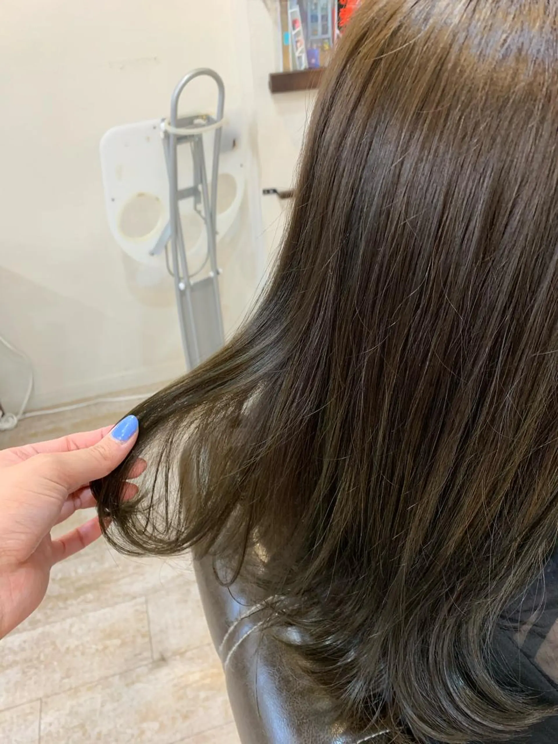 セミロング カラー アッシュ 藤間 帆乃夏（とうまほのかのヘアスタイル