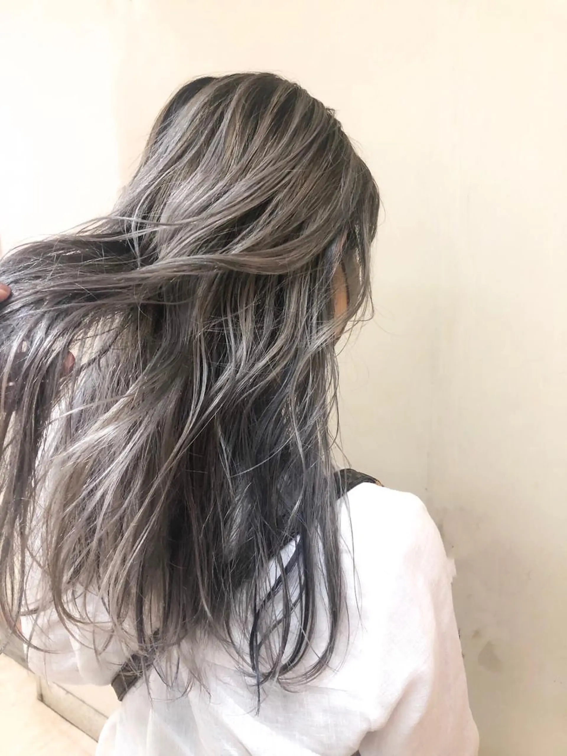 セミロング カラー アイジマヒロ vagueのヘアスタイル