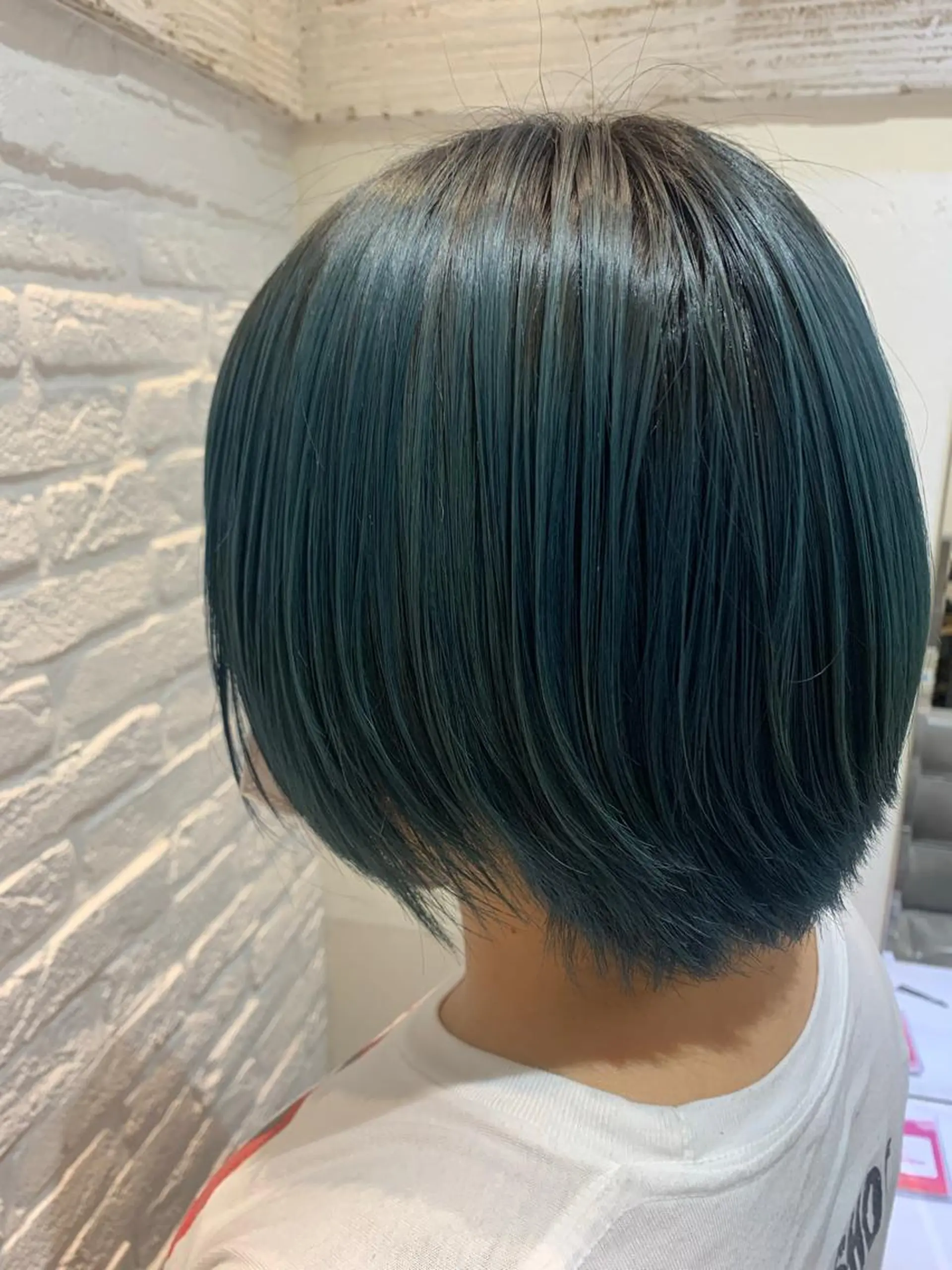 ショート カラー ブリーチ エメラルドグリーン Gisel みらののヘアスタイル