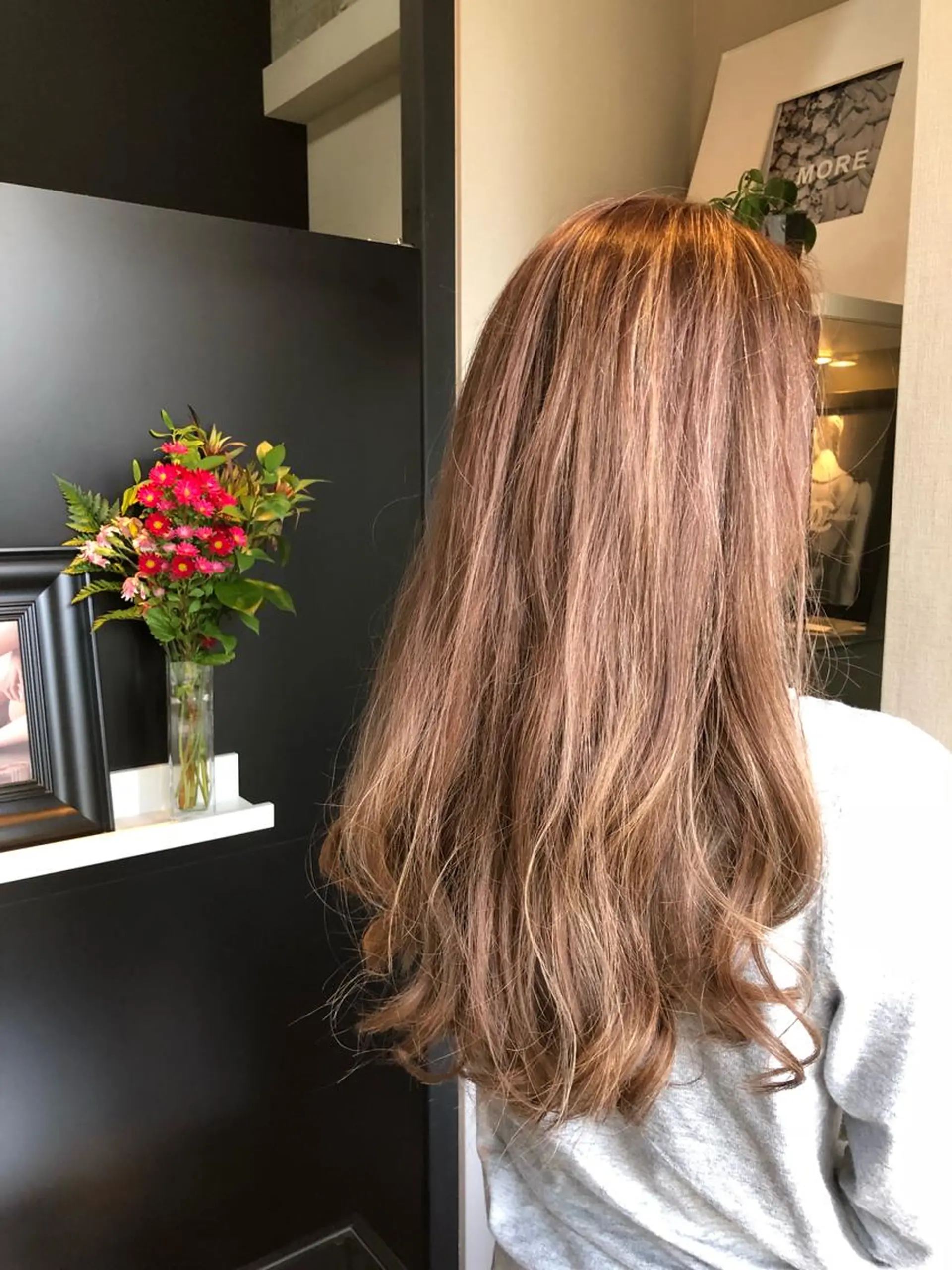 ロング カラー アッシュ バレイヤージュ ベージュカラー ブルーカラー ブルージュ 立川、北口.ans 黒木 和大のヘアスタイル