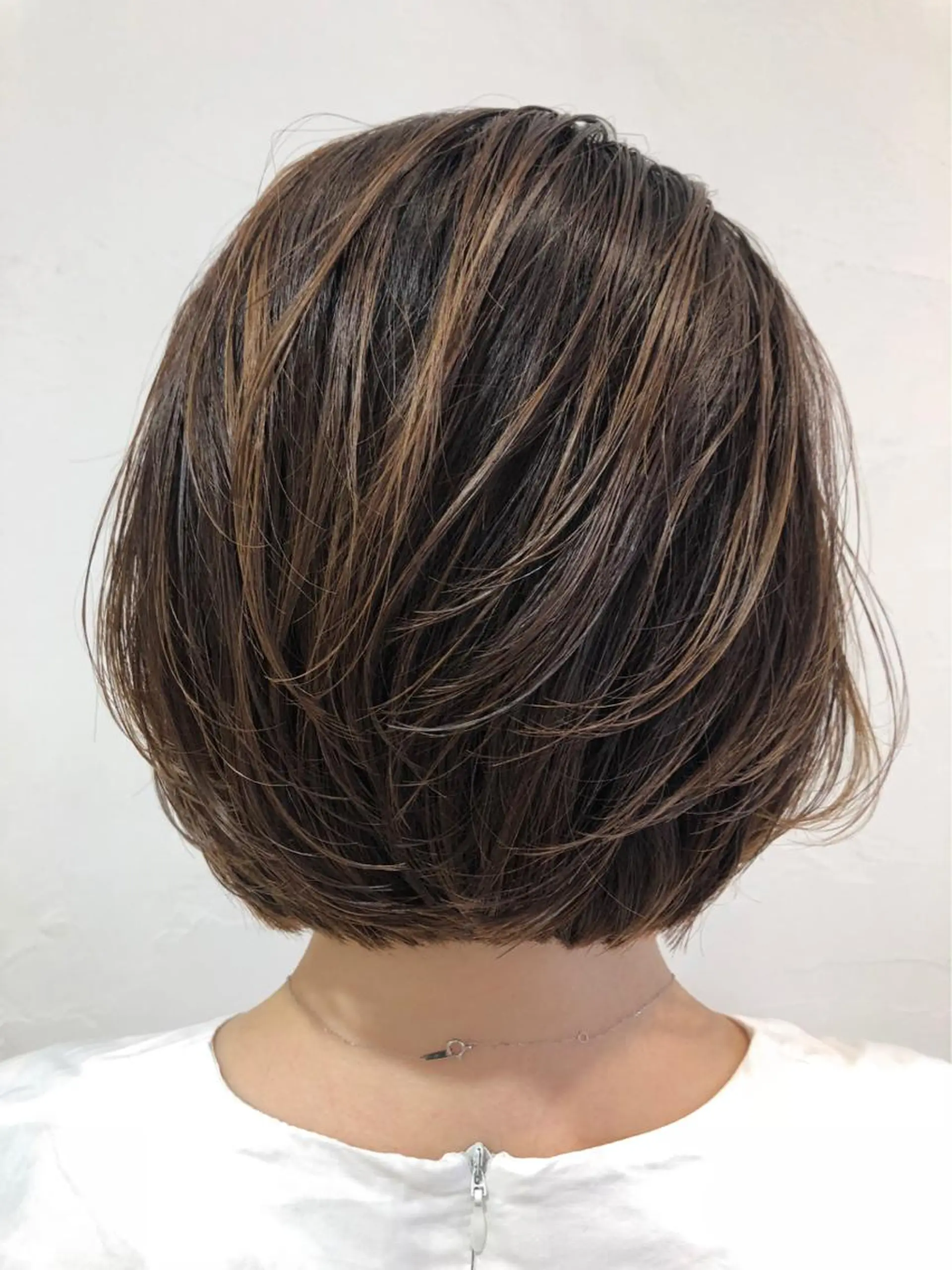 ショート ボブ ハイライト 日野・八王子縮毛矯正 ワタナベリョウマのヘアスタイル