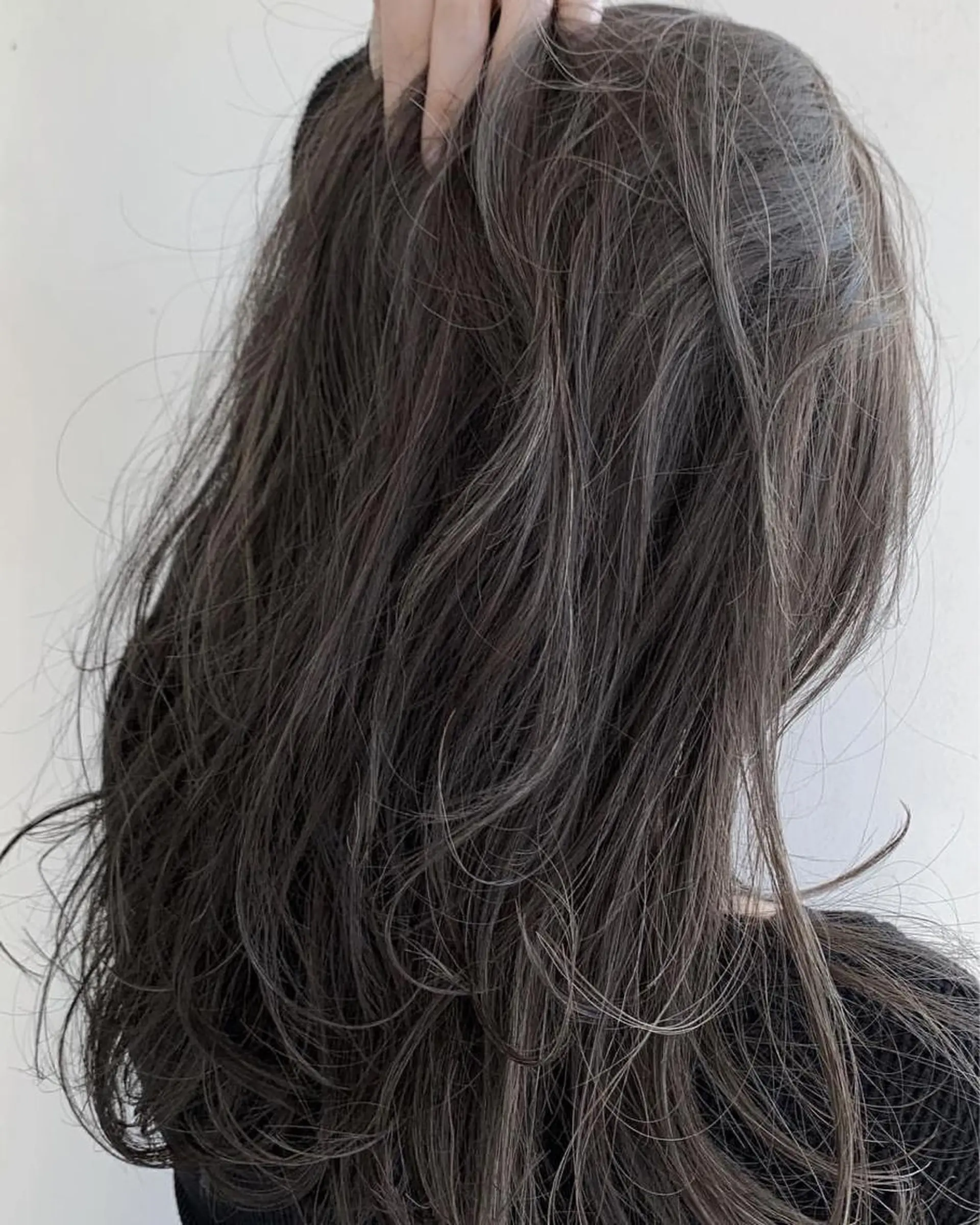 セミロング カラー アッシュ アッシュグレー ハイライトカラー ハイライト salon m ni サロンマーニ所属・久保田 一のヘアスタイル