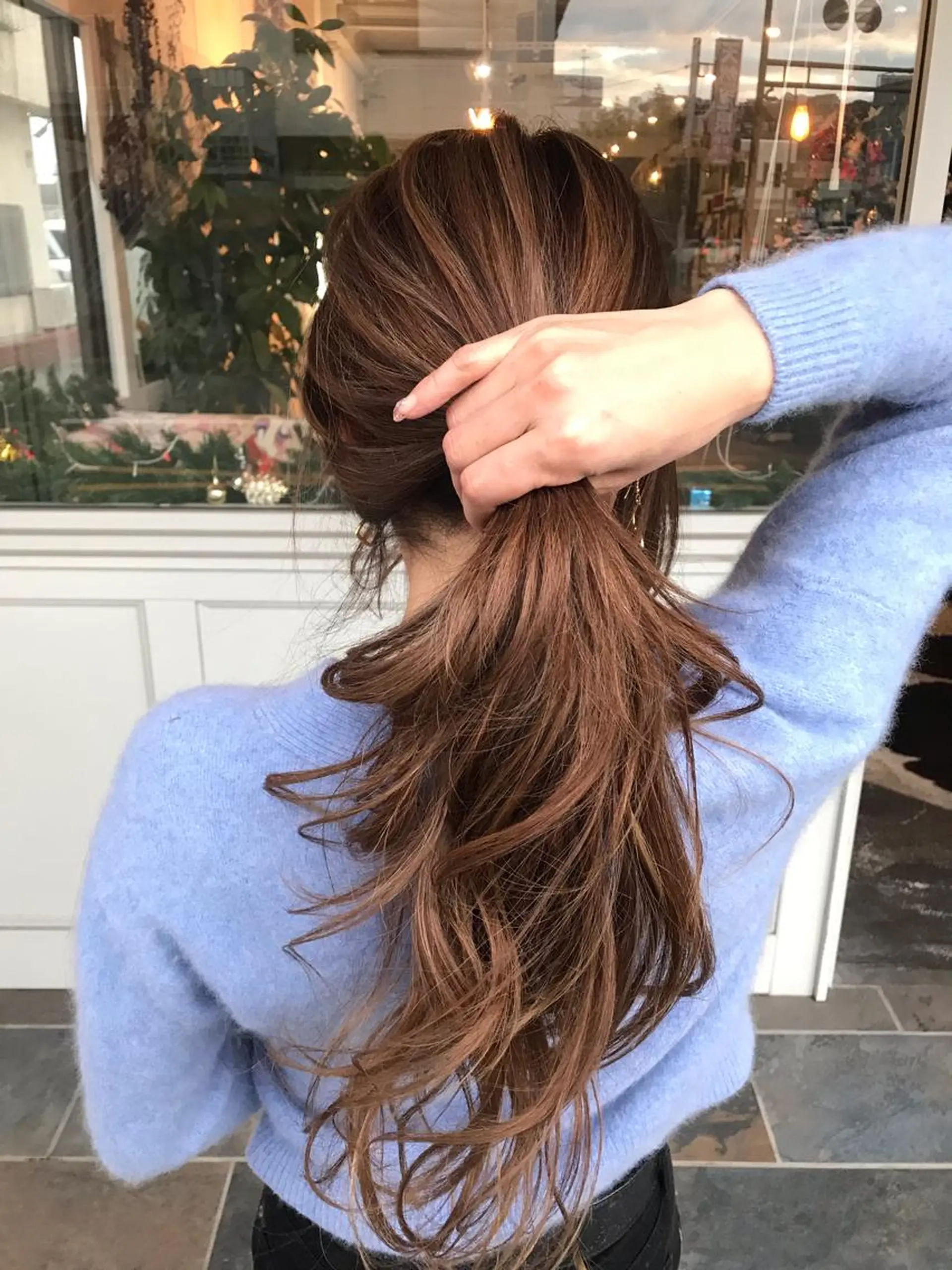 セミロング カラー ヘアアレンジ お団子ヘア 切りっぱなしボブ バレイヤージュ ブリーチ デザインカラー Mariana/ 鶴原-ハイライトのヘアスタイル