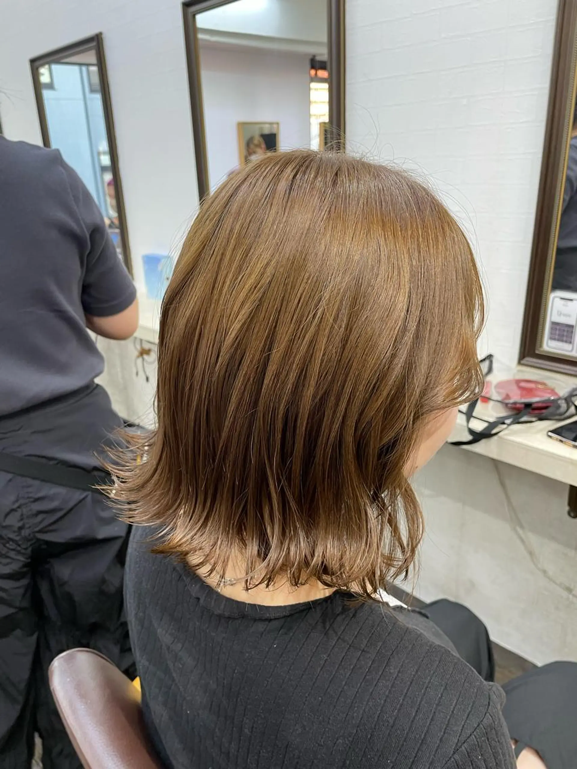 セミロング 田子🦋ハイトーン 🫐耳つぼジュエリーのヘアスタイル