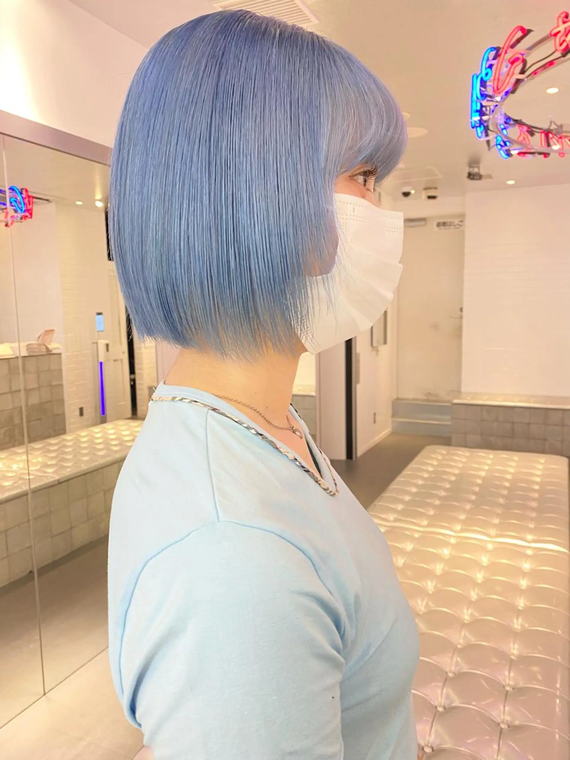 ミディアム カラー ヘアアレンジ アクアカラー ブルーカラー ヘアカラー トリートメント 🎨ハイトーン/ 切りっぱなし みつきのヘアスタイル