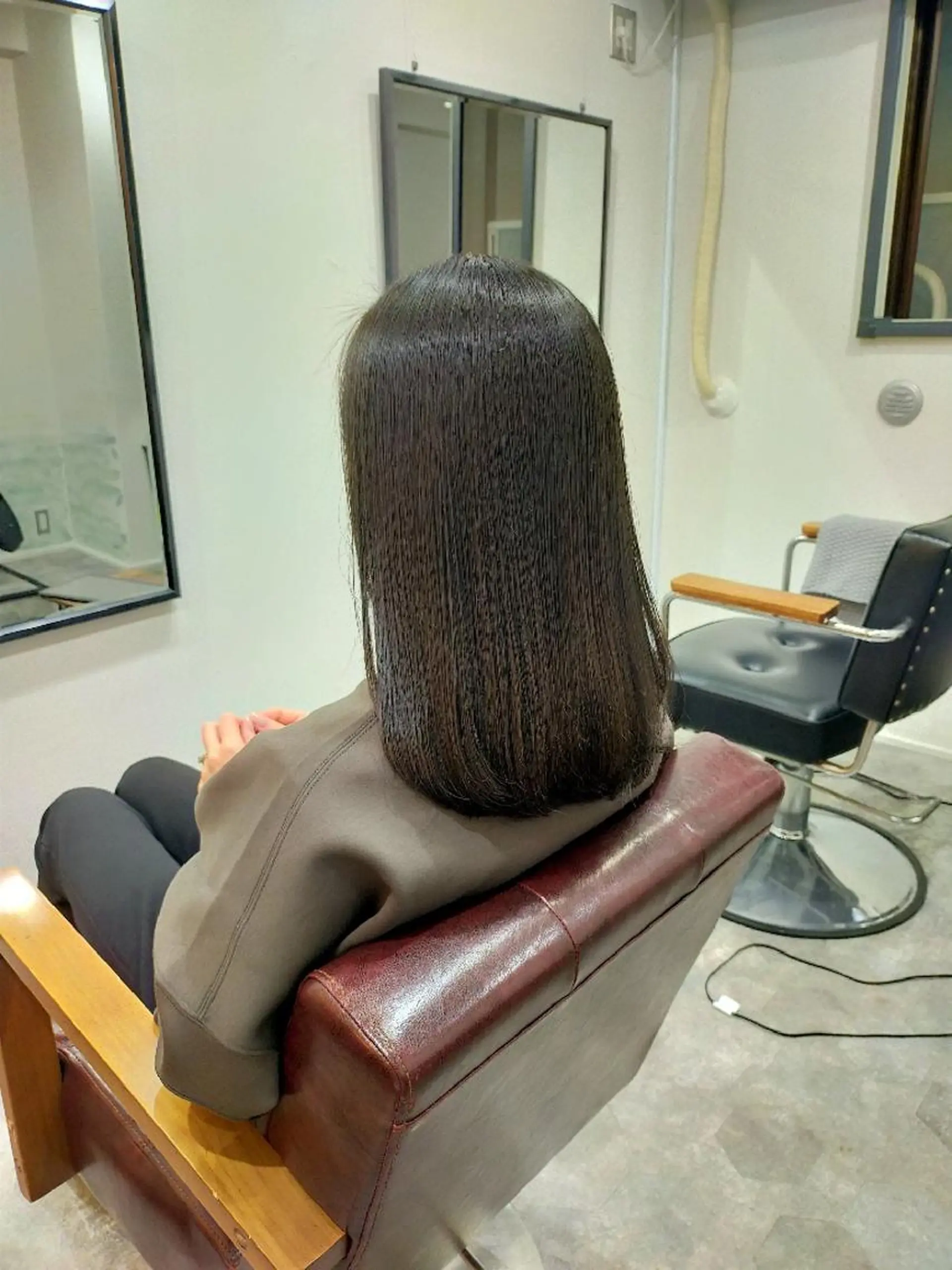 セミロング カット 縮毛矯正 トリートメント SUN GLOW  サングロウ所属・ナカノメ トシアキのヘアスタイル