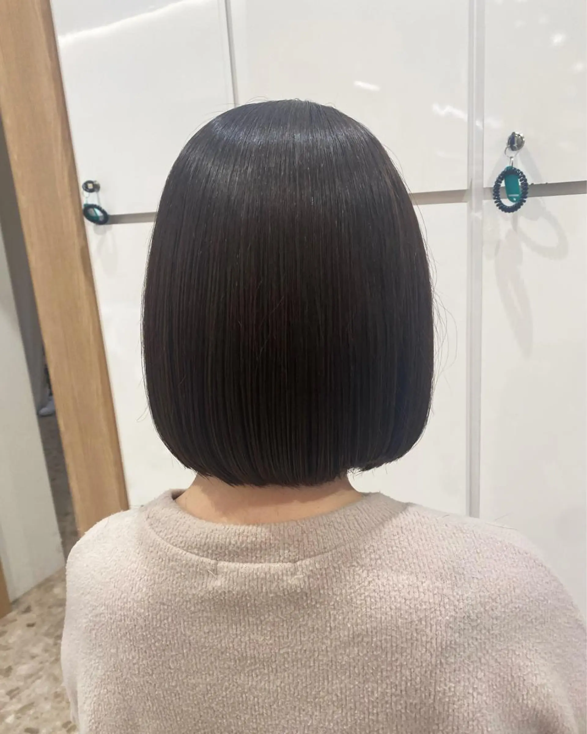 ショート カラー ヘアアレンジ 切りっぱなしボブ ベージュカラー ハイトーンカラー インナーカラー ピンクカラー 🌿ブリーチ/髪質 改善/🌿‬JINのヘアスタイル